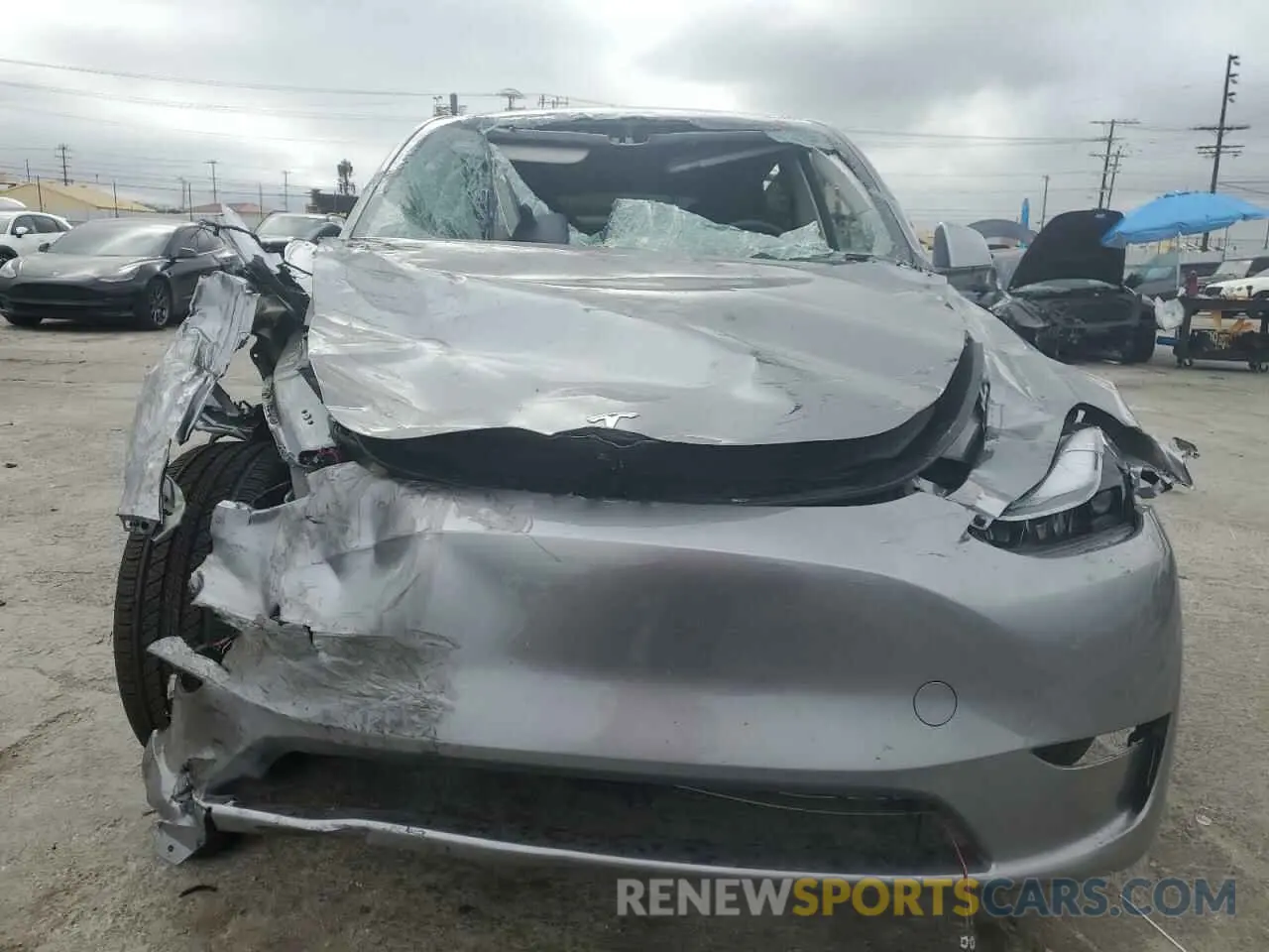 5 Photograph of a damaged car 7SAYGDED6SF256765 TESLA MODEL Y 2025