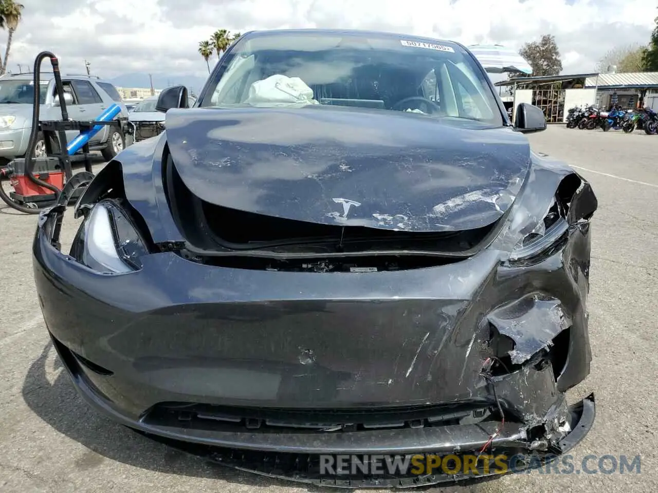 5 Photograph of a damaged car 7SAYGDED6SF314843 TESLA MODEL Y 2025