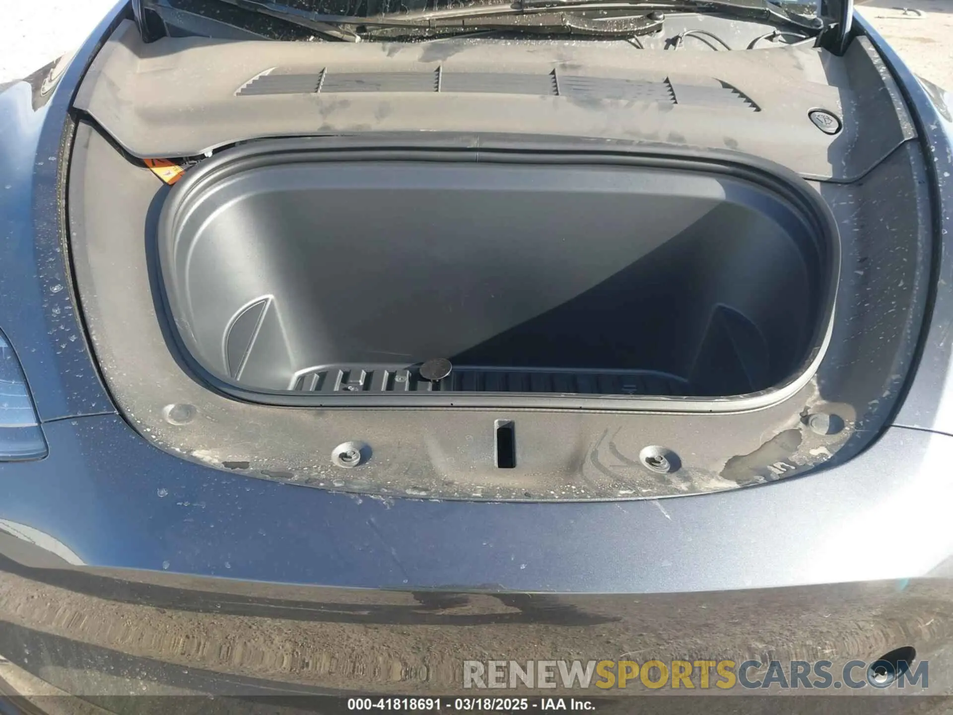 10 Photograph of a damaged car 7SAYGDED7SA354104 TESLA MODEL Y 2025
