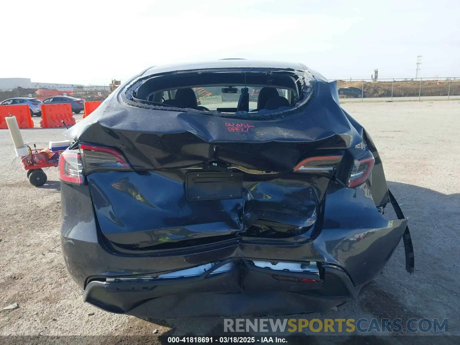 15 Photograph of a damaged car 7SAYGDED7SA354104 TESLA MODEL Y 2025