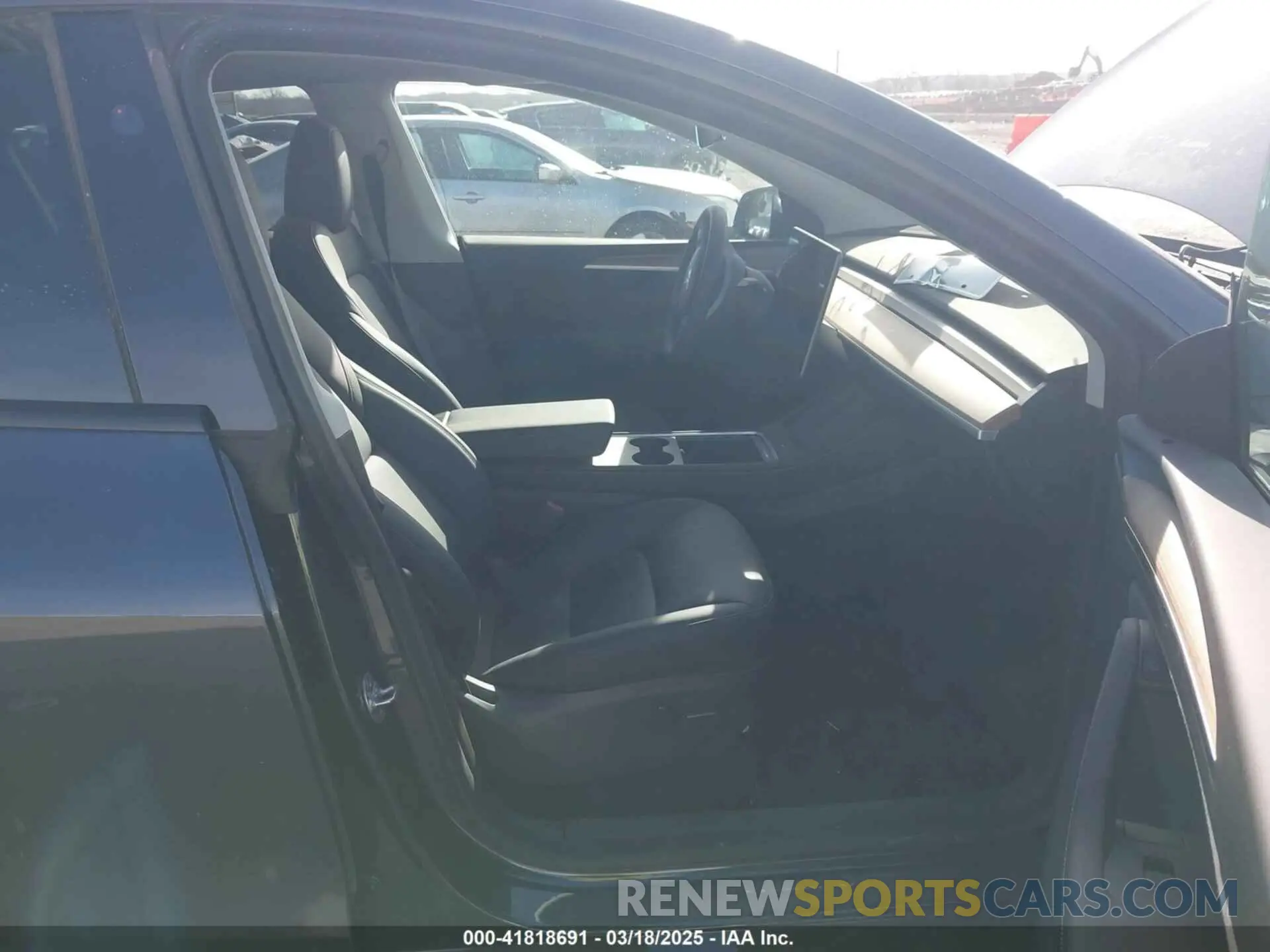 5 Photograph of a damaged car 7SAYGDED7SA354104 TESLA MODEL Y 2025