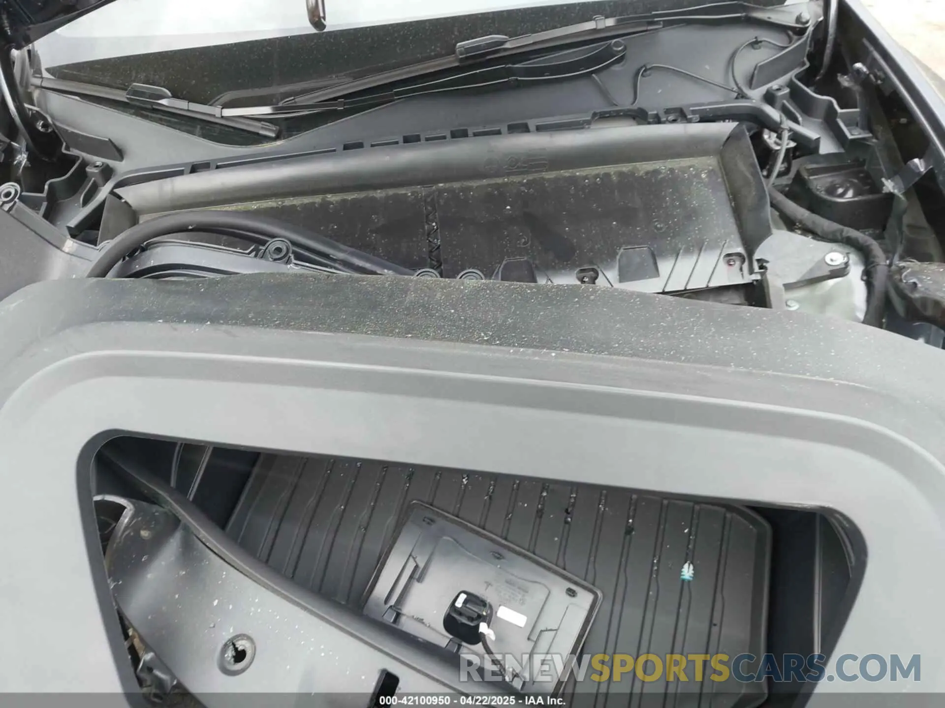 10 Photograph of a damaged car 7SAYGDED7SA373235 TESLA MODEL Y 2025