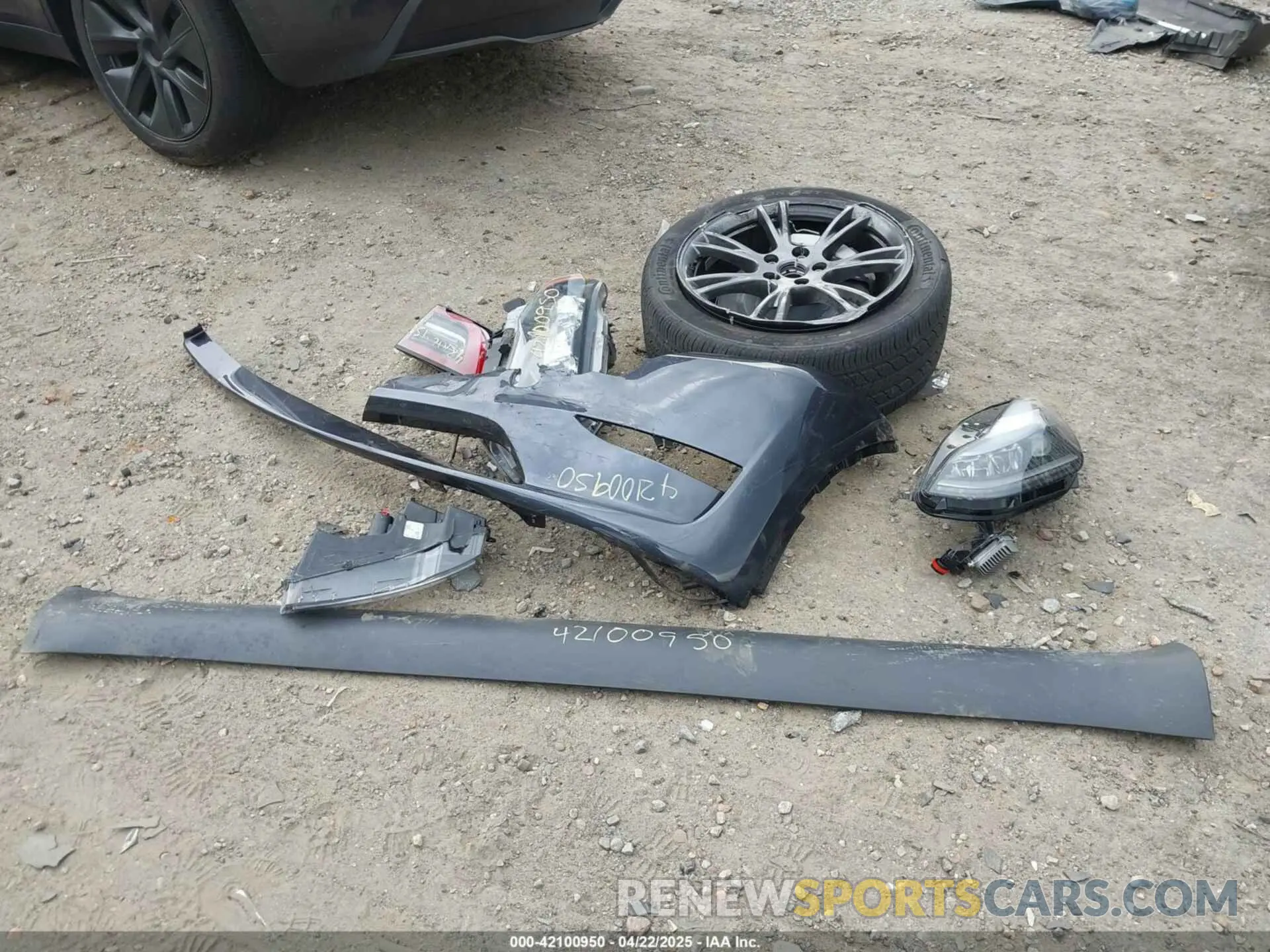 11 Photograph of a damaged car 7SAYGDED7SA373235 TESLA MODEL Y 2025