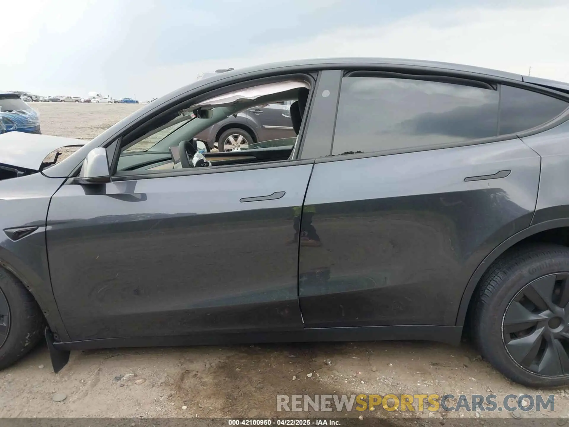 14 Photograph of a damaged car 7SAYGDED7SA373235 TESLA MODEL Y 2025