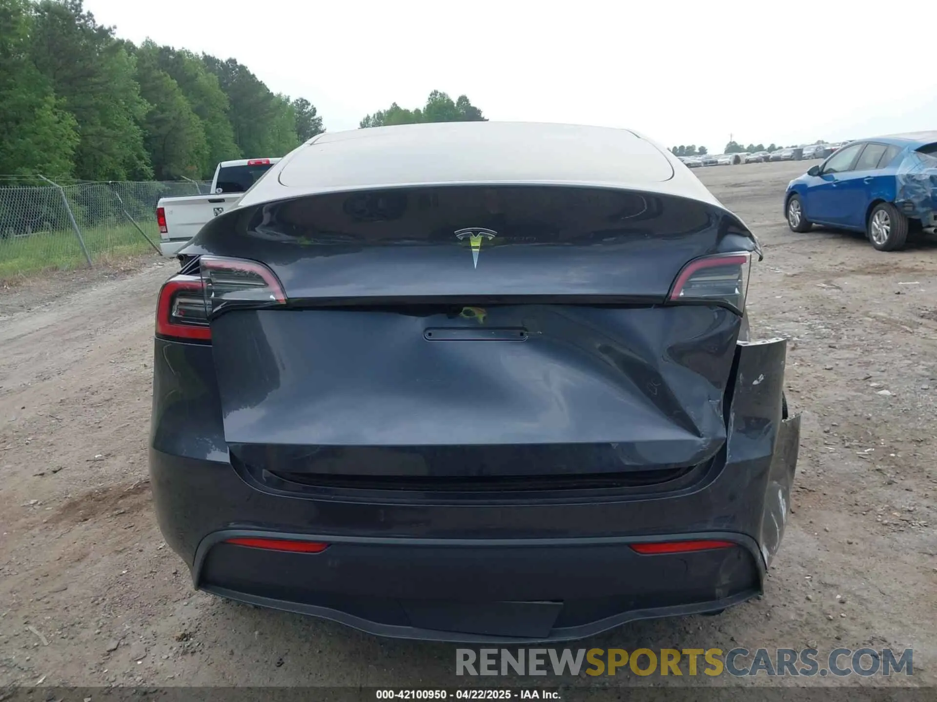 16 Photograph of a damaged car 7SAYGDED7SA373235 TESLA MODEL Y 2025