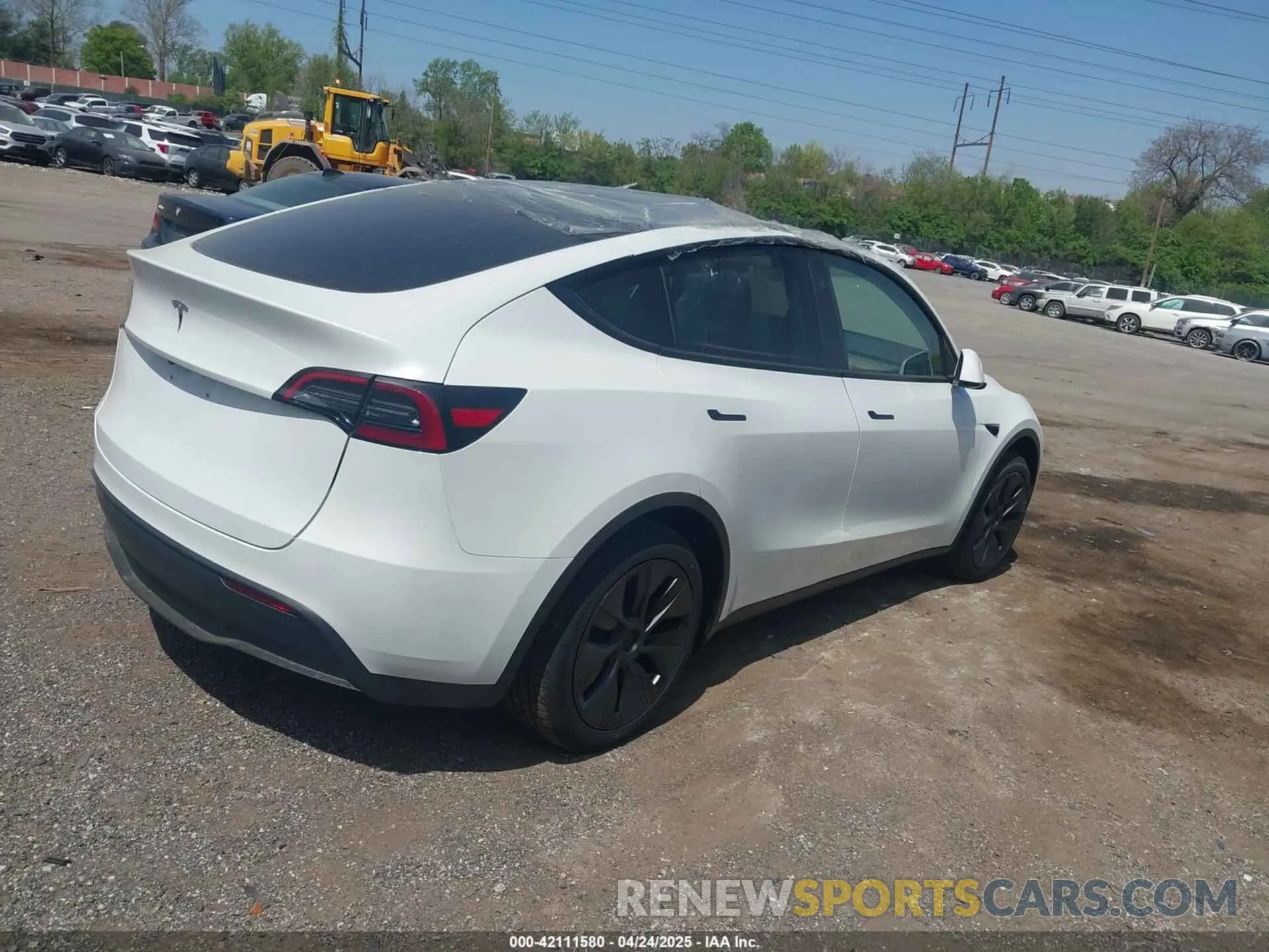 4 Photograph of a damaged car 7SAYGDED7SA378872 TESLA MODEL Y 2025