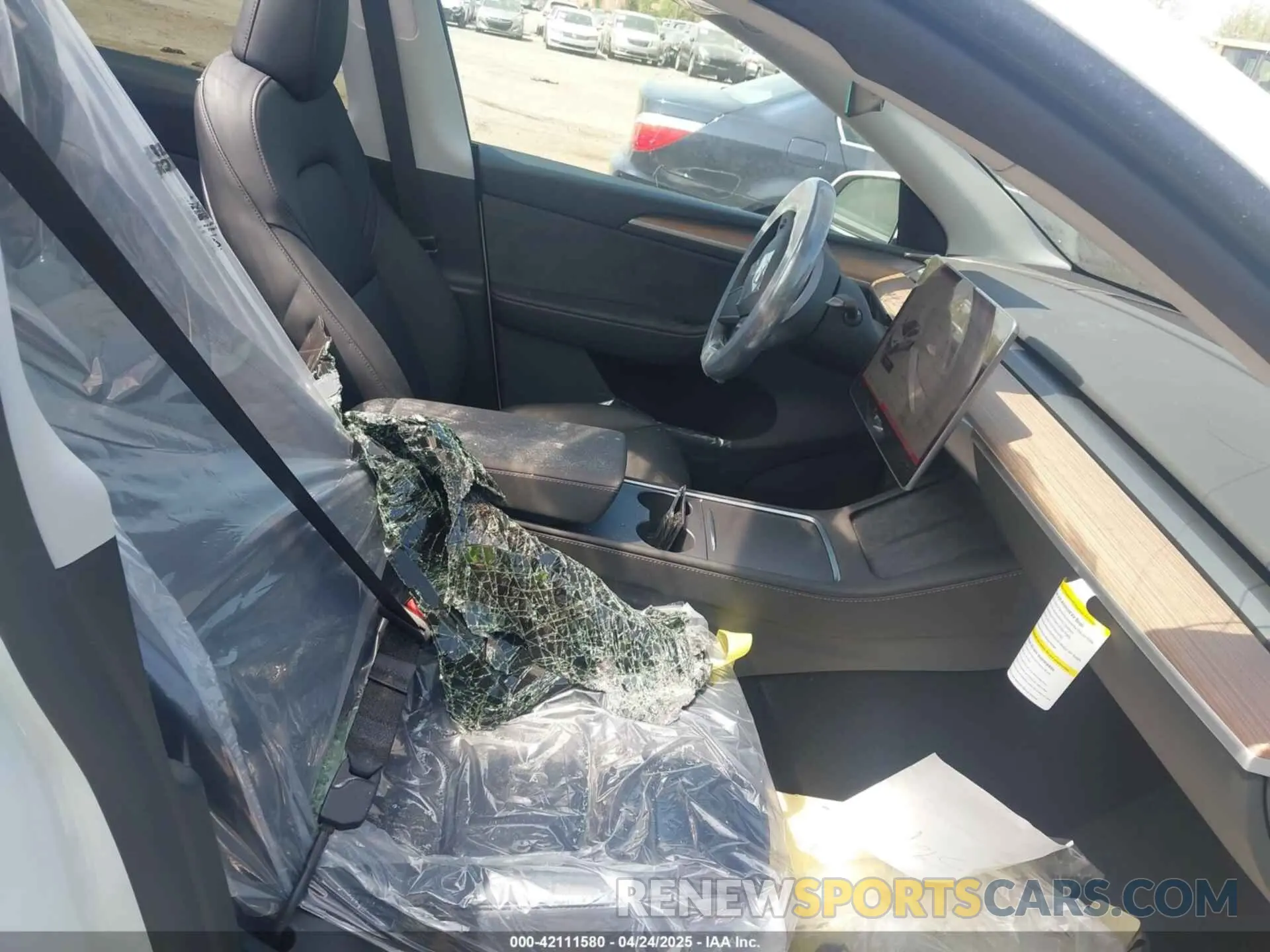 5 Photograph of a damaged car 7SAYGDED7SA378872 TESLA MODEL Y 2025