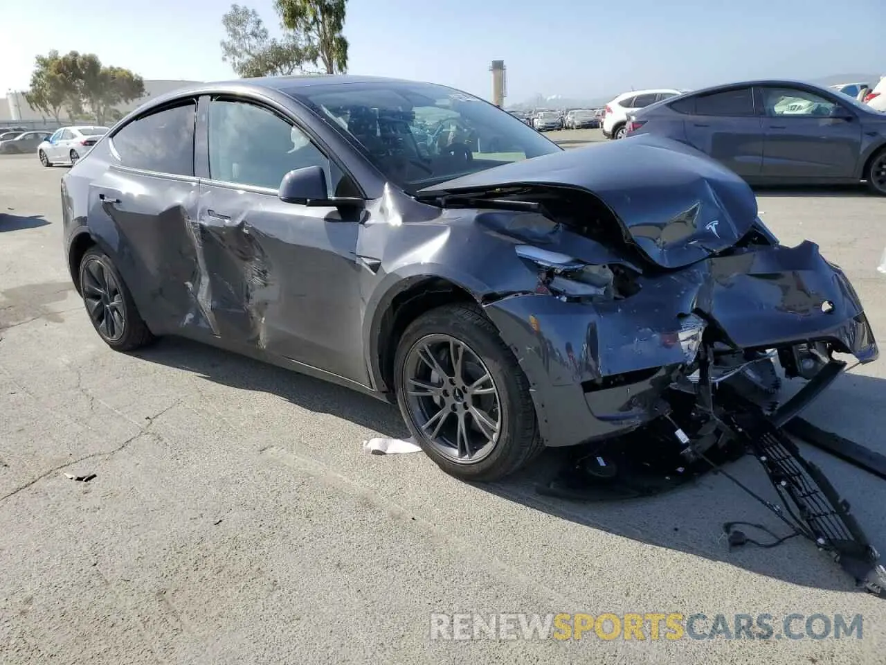 4 Photograph of a damaged car 7SAYGDED7SF314429 TESLA MODEL Y 2025