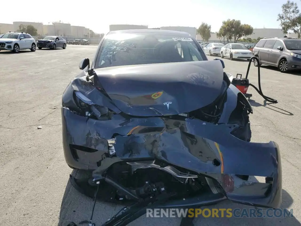 5 Photograph of a damaged car 7SAYGDED7SF314429 TESLA MODEL Y 2025