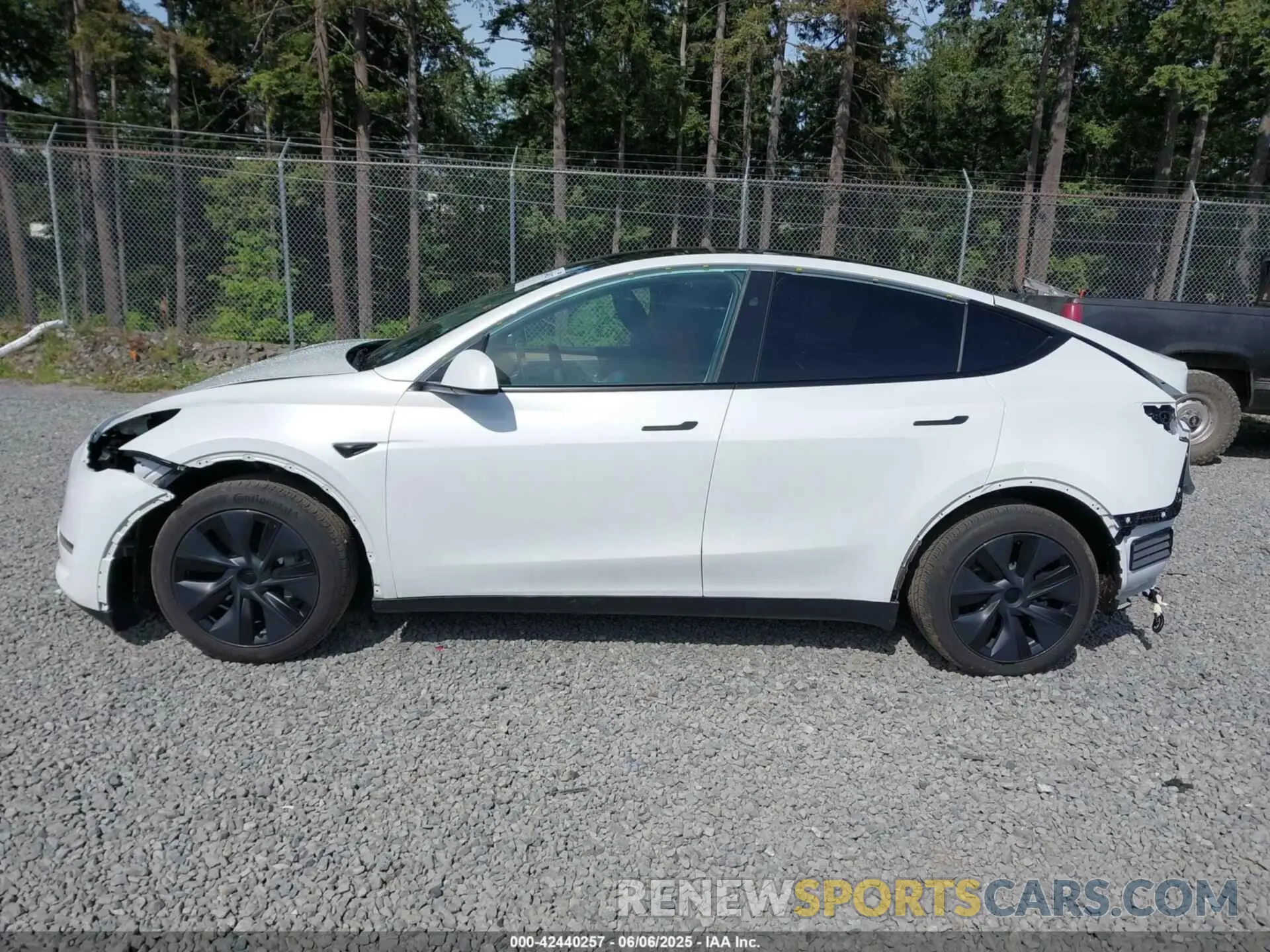 15 Photograph of a damaged car 7SAYGDED8SA351745 TESLA MODEL Y 2025