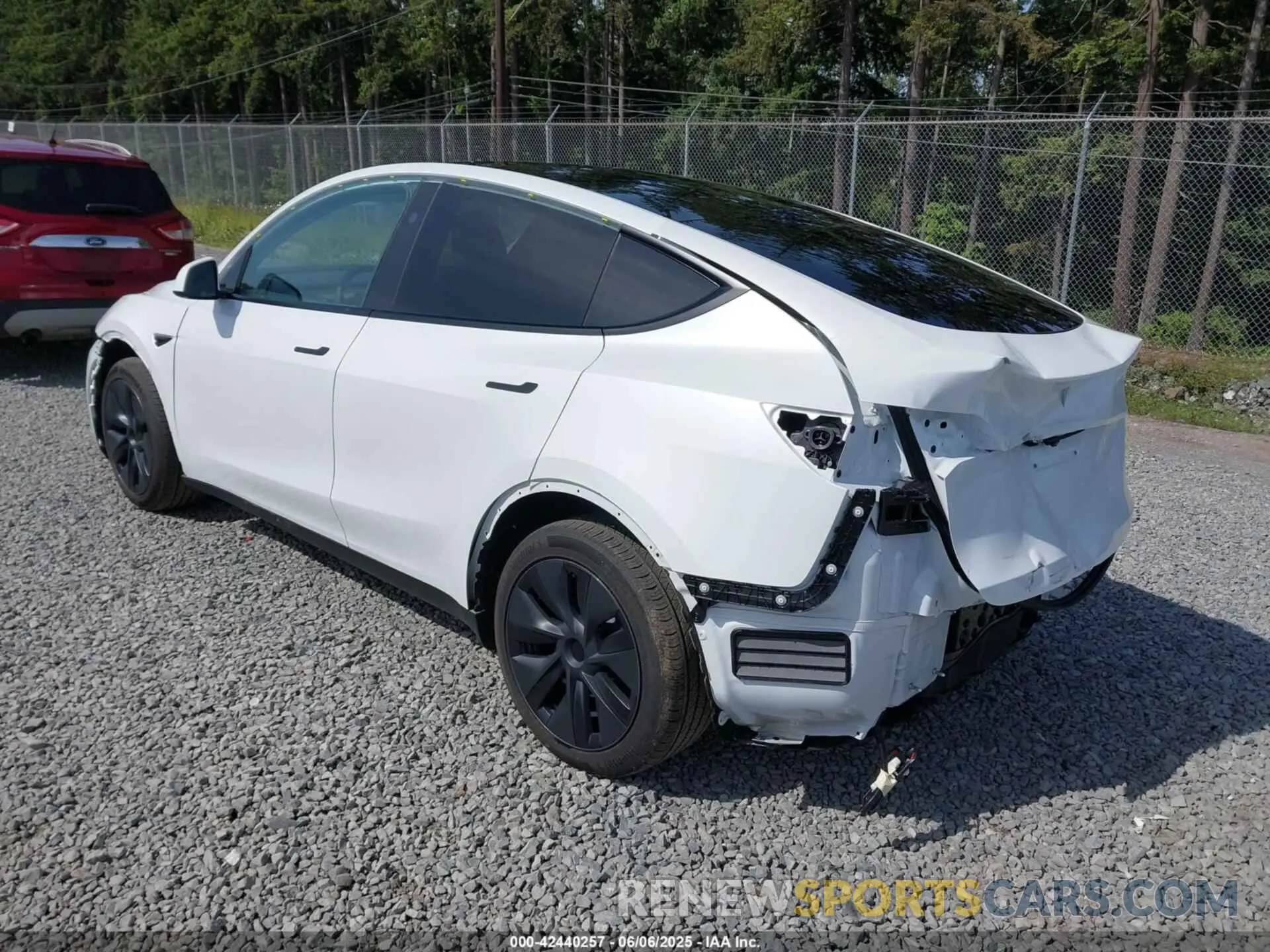 3 Photograph of a damaged car 7SAYGDED8SA351745 TESLA MODEL Y 2025