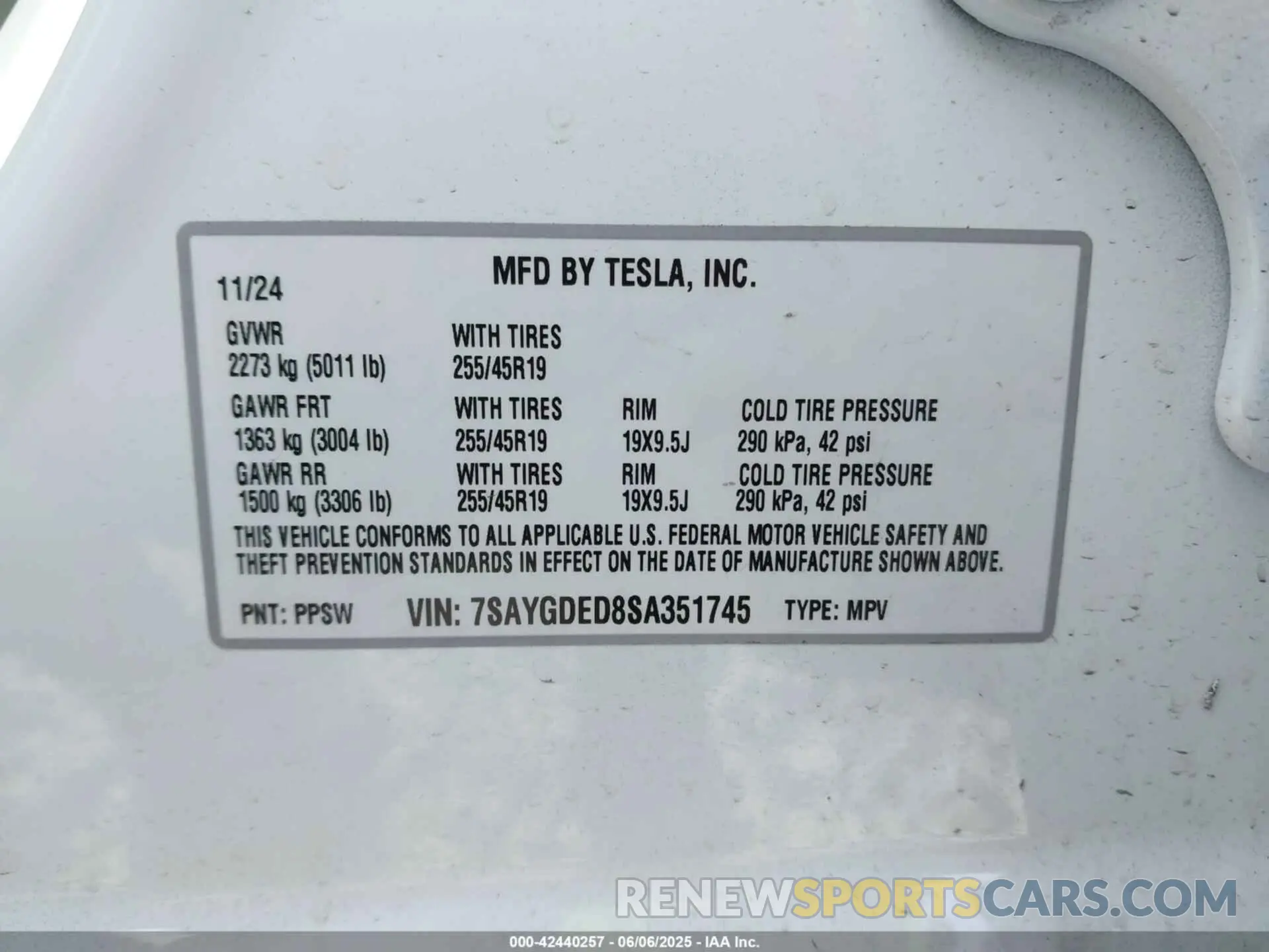 9 Photograph of a damaged car 7SAYGDED8SA351745 TESLA MODEL Y 2025