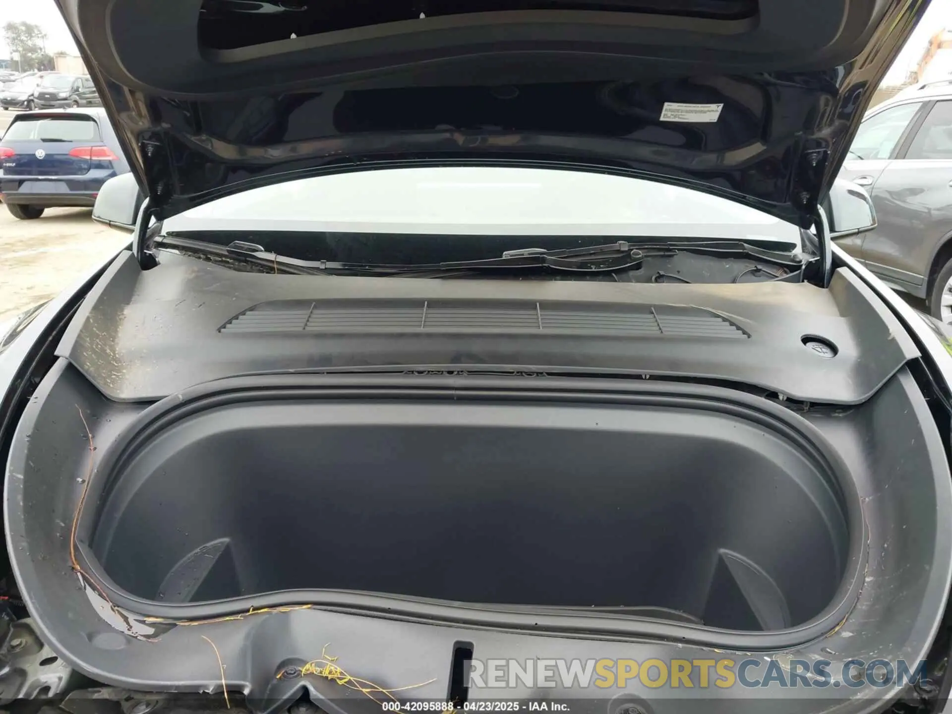 10 Photograph of a damaged car 7SAYGDED8SF259764 TESLA MODEL Y 2025
