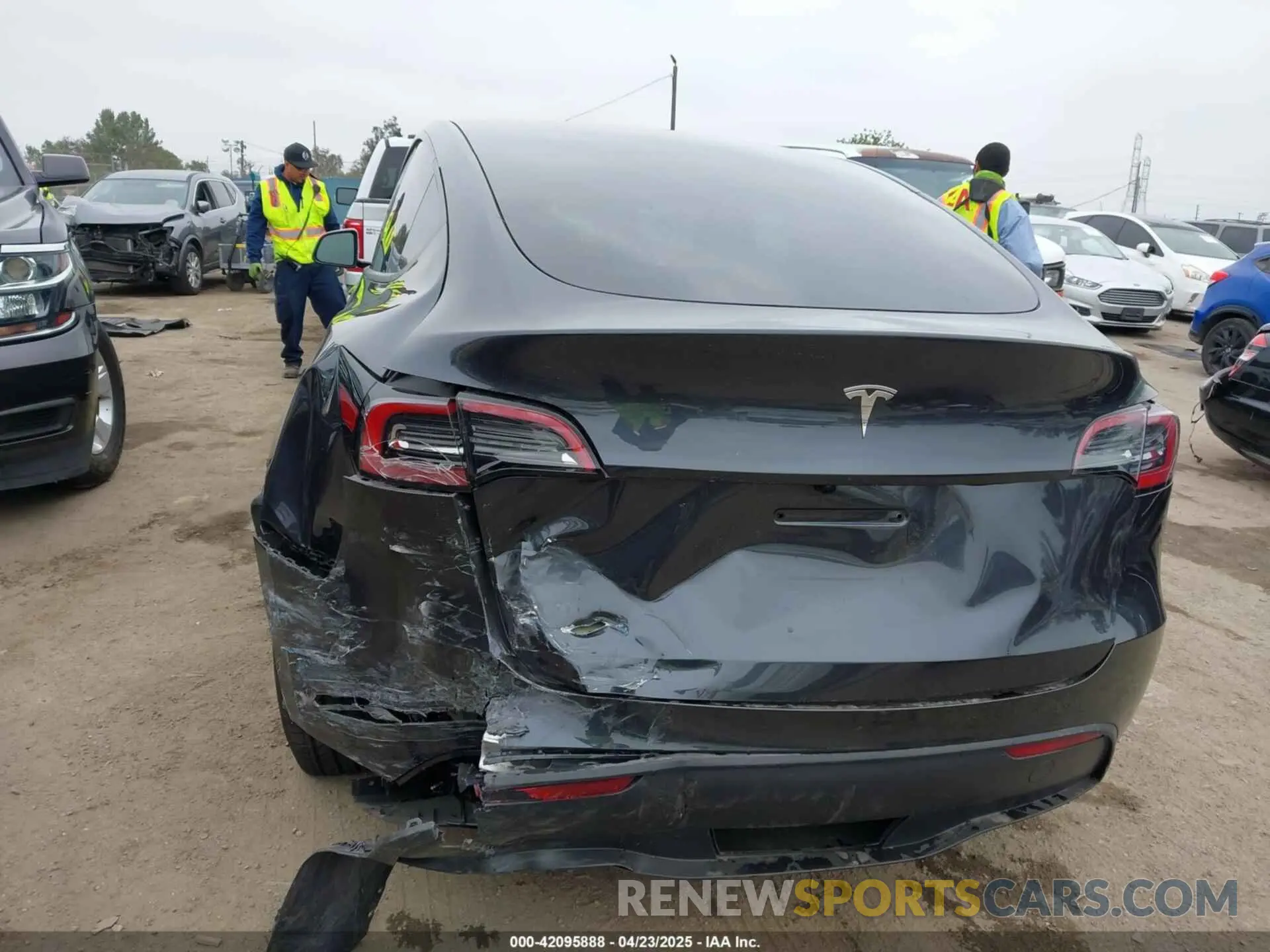 6 Photograph of a damaged car 7SAYGDED8SF259764 TESLA MODEL Y 2025
