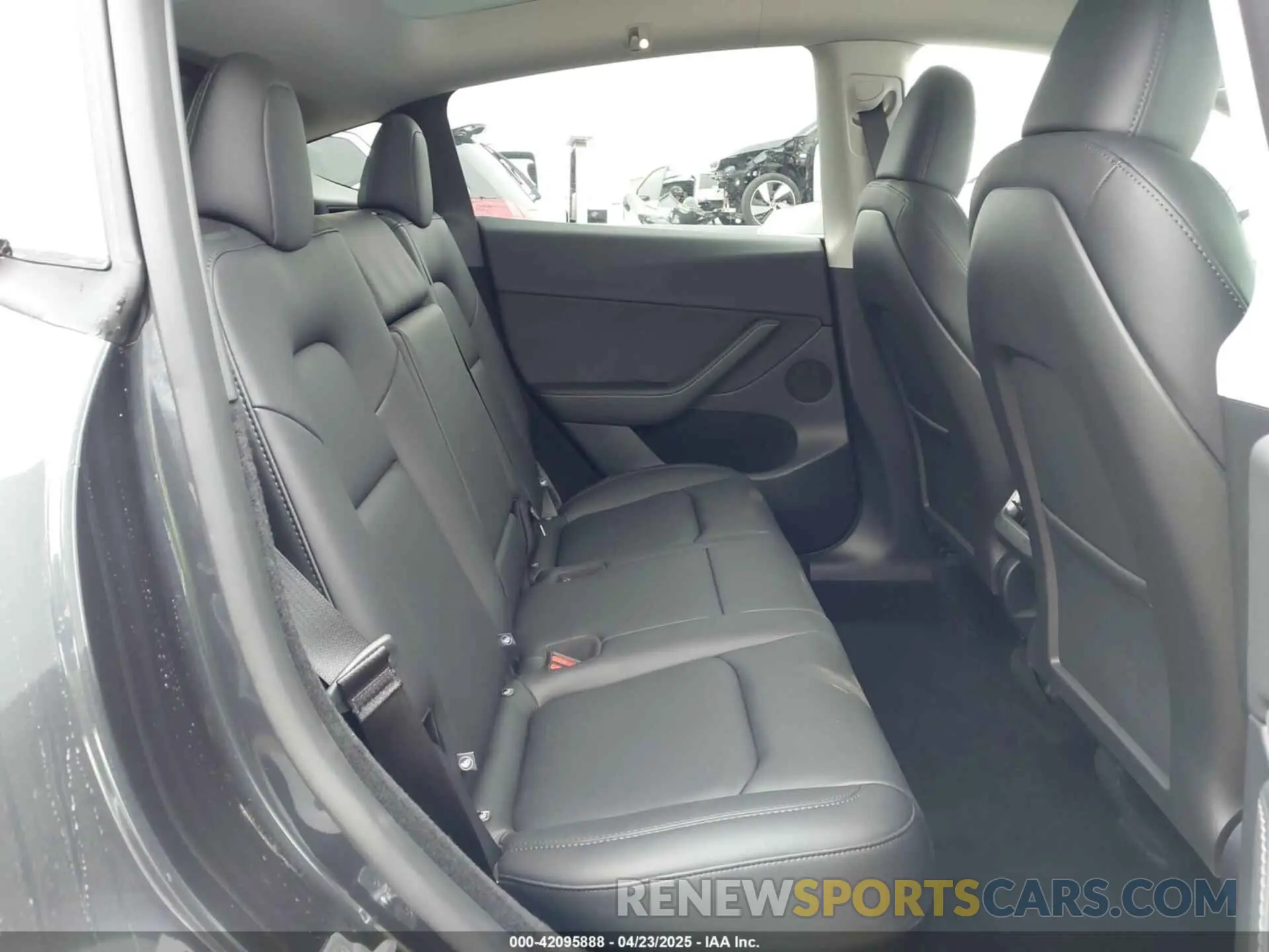 8 Photograph of a damaged car 7SAYGDED8SF259764 TESLA MODEL Y 2025