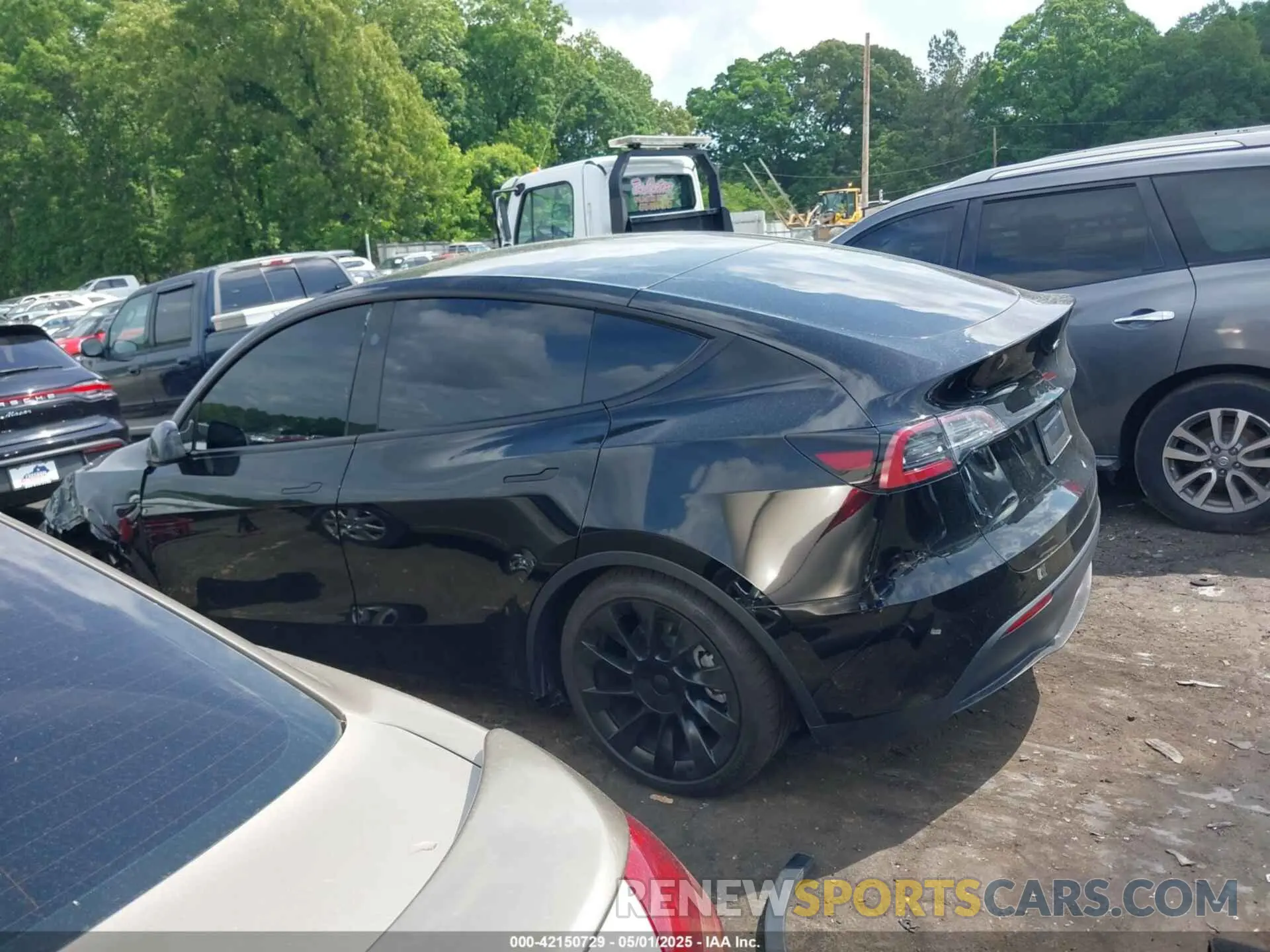 14 Photograph of a damaged car 7SAYGDED9SA356355 TESLA MODEL Y 2025
