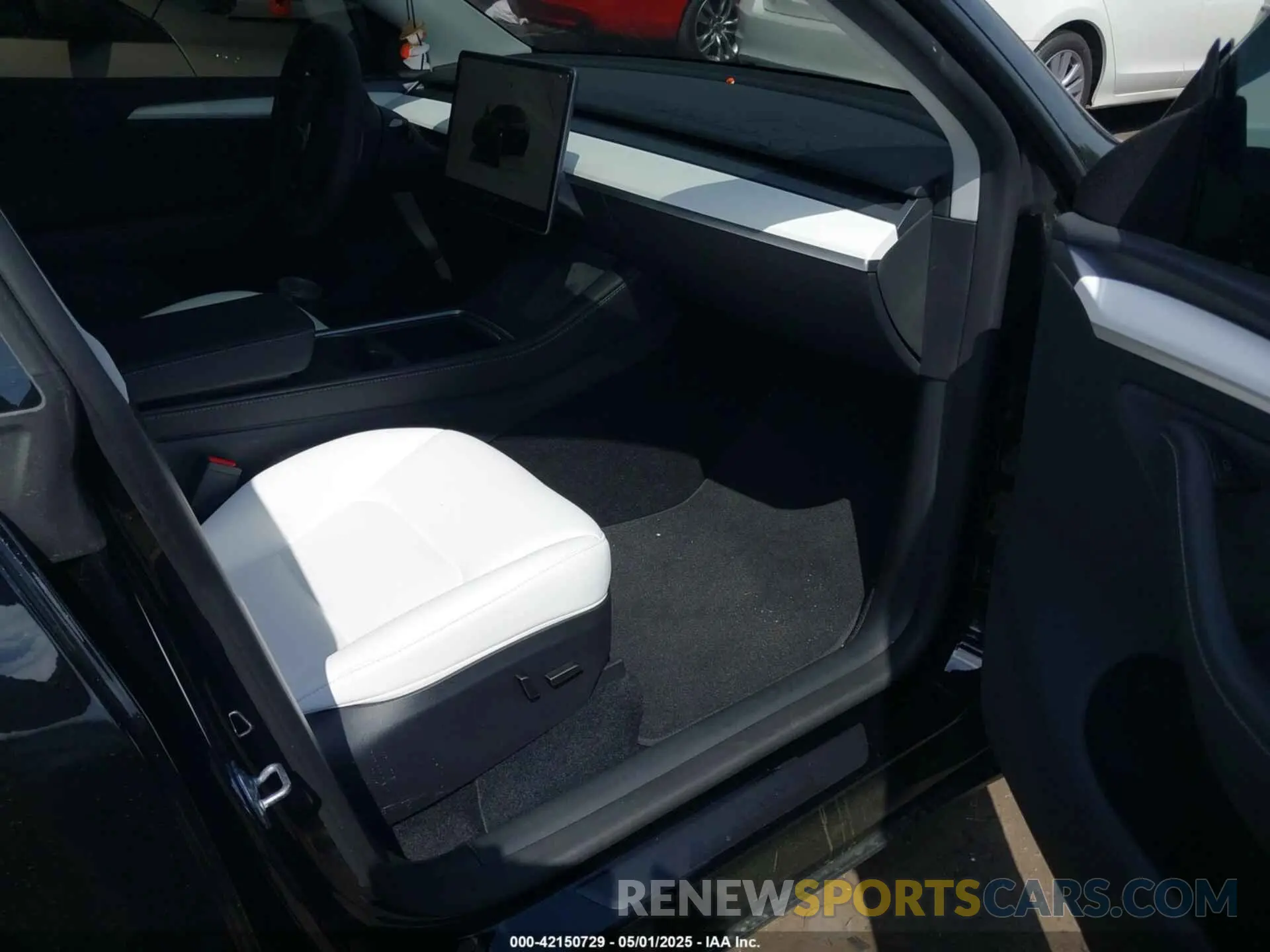 5 Photograph of a damaged car 7SAYGDED9SA356355 TESLA MODEL Y 2025
