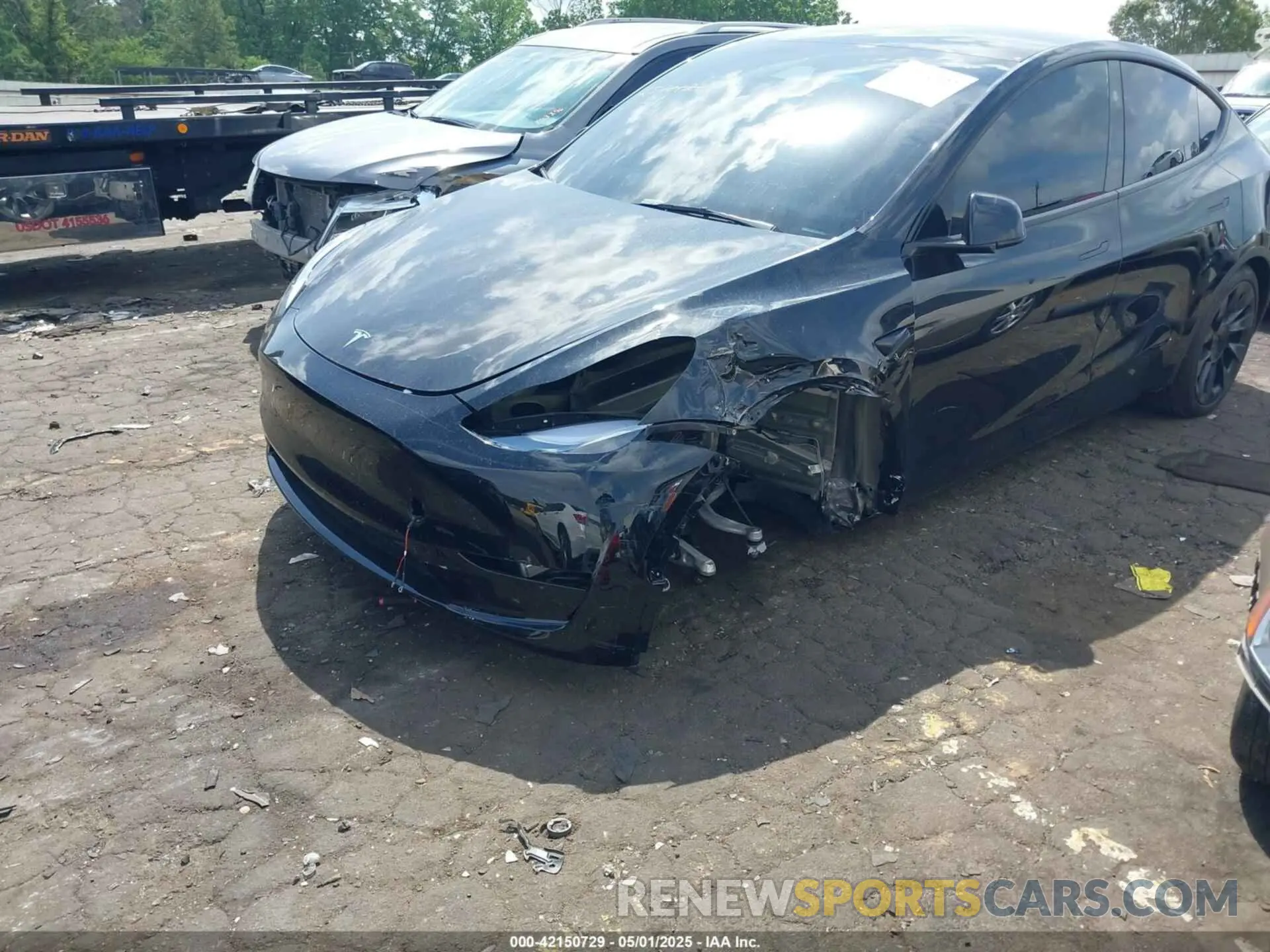 6 Photograph of a damaged car 7SAYGDED9SA356355 TESLA MODEL Y 2025