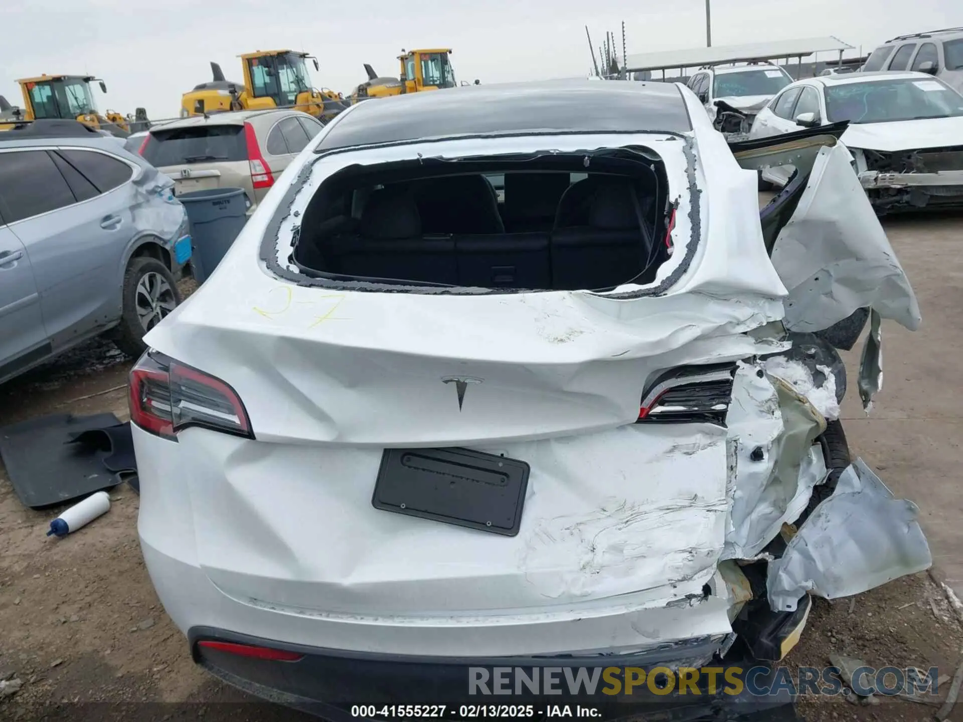 15 Photograph of a damaged car 7SAYGDED9SA357876 TESLA MODEL Y 2025