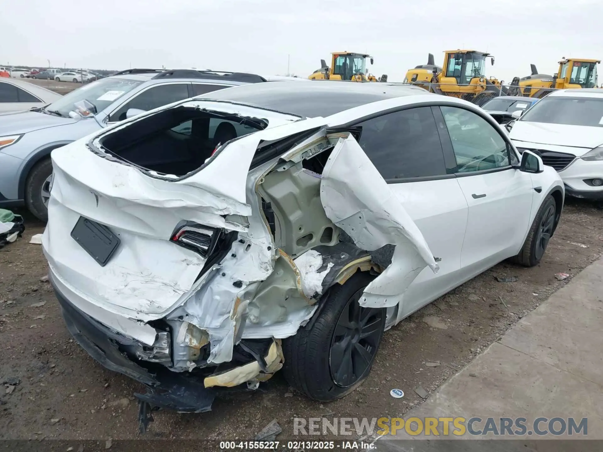 4 Photograph of a damaged car 7SAYGDED9SA357876 TESLA MODEL Y 2025