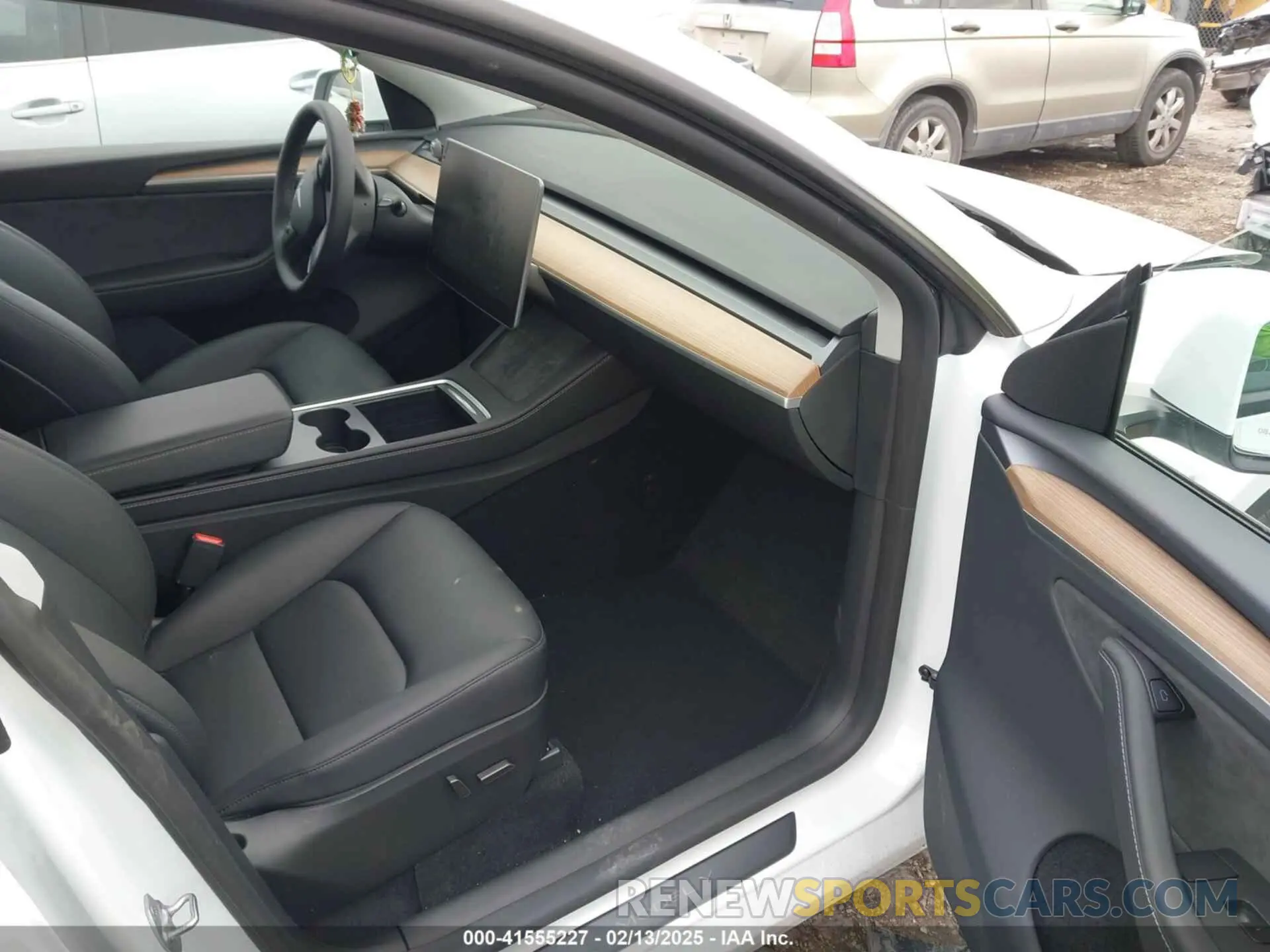 5 Photograph of a damaged car 7SAYGDED9SA357876 TESLA MODEL Y 2025