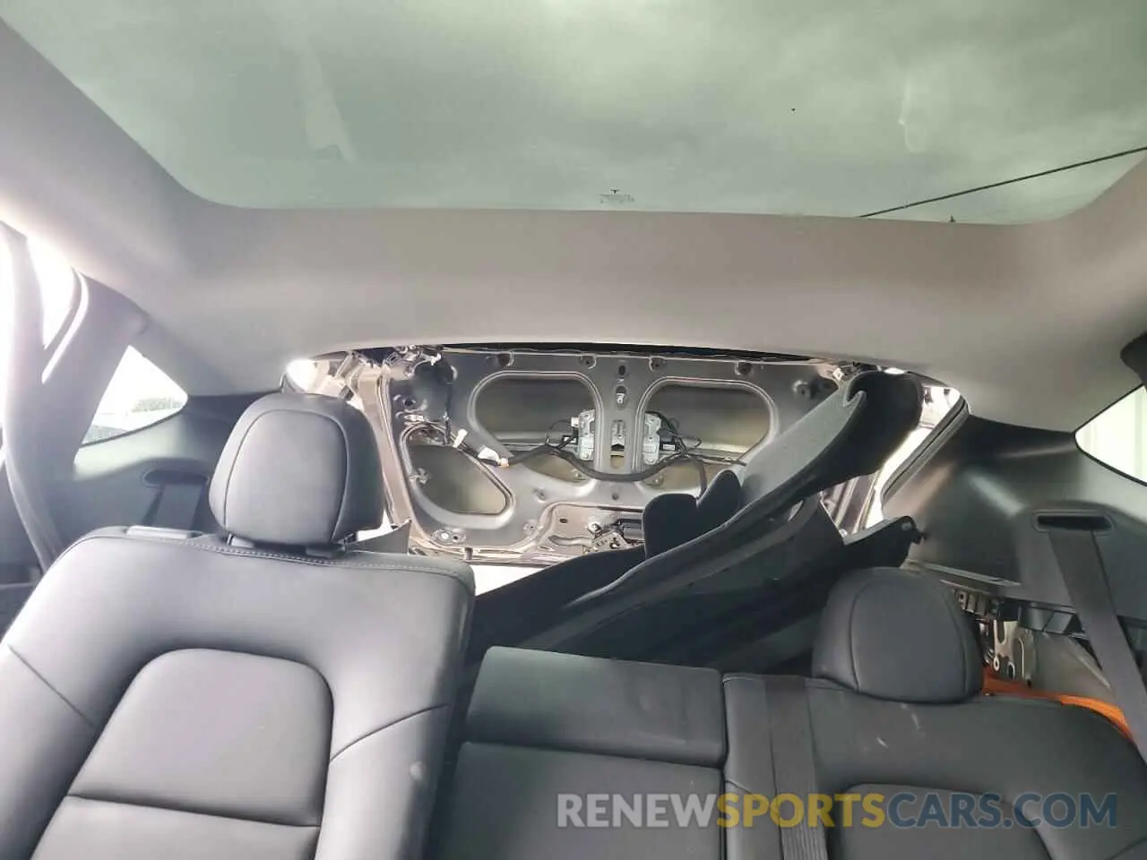 10 Photograph of a damaged car 7SAYGDED9SF256291 TESLA MODEL Y 2025