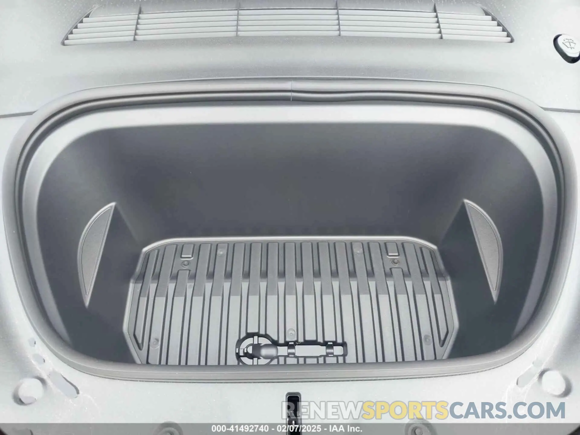 10 Photograph of a damaged car 7SAYGDEDXSA349480 TESLA MODEL Y 2025