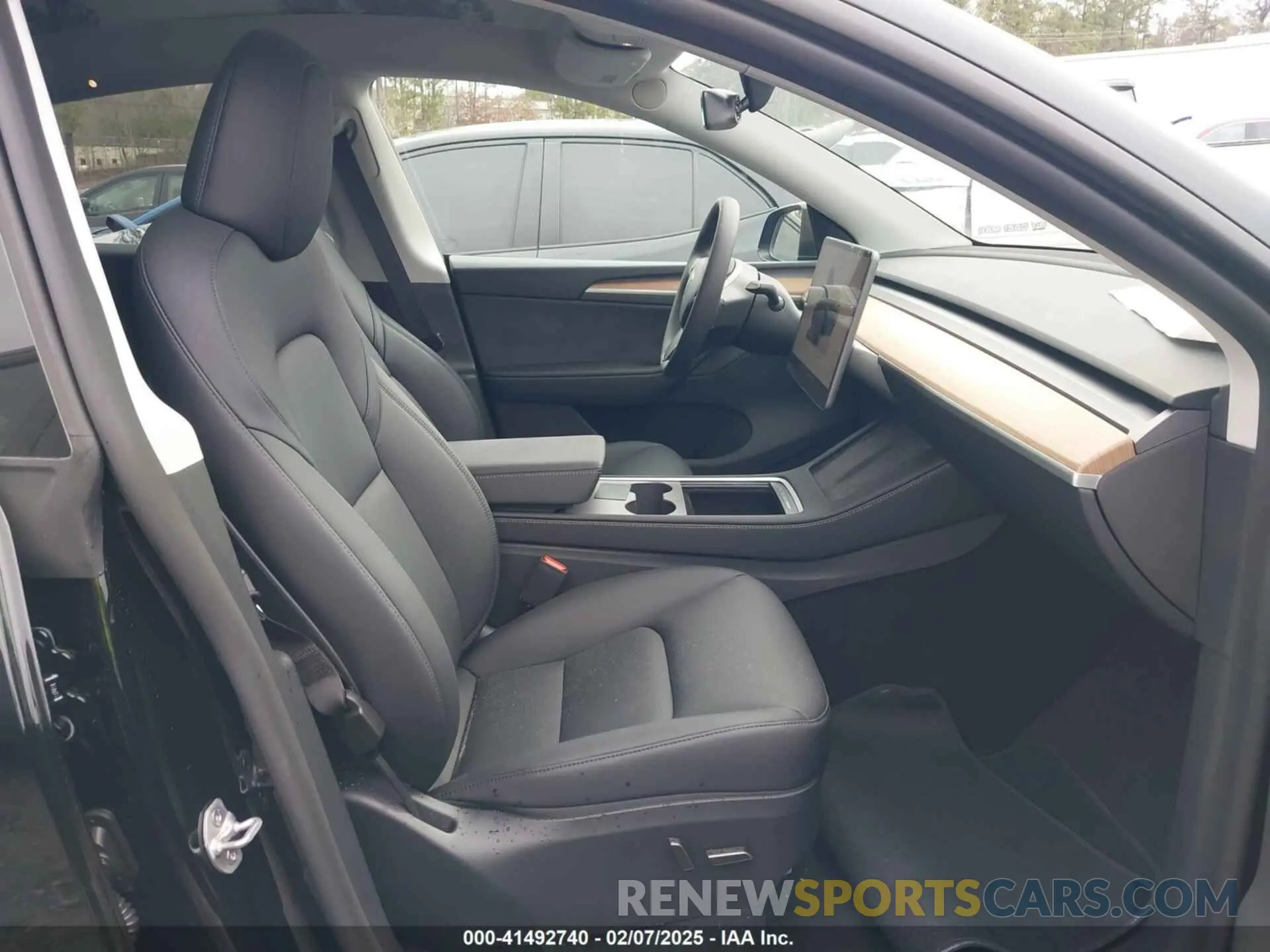 5 Photograph of a damaged car 7SAYGDEDXSA349480 TESLA MODEL Y 2025