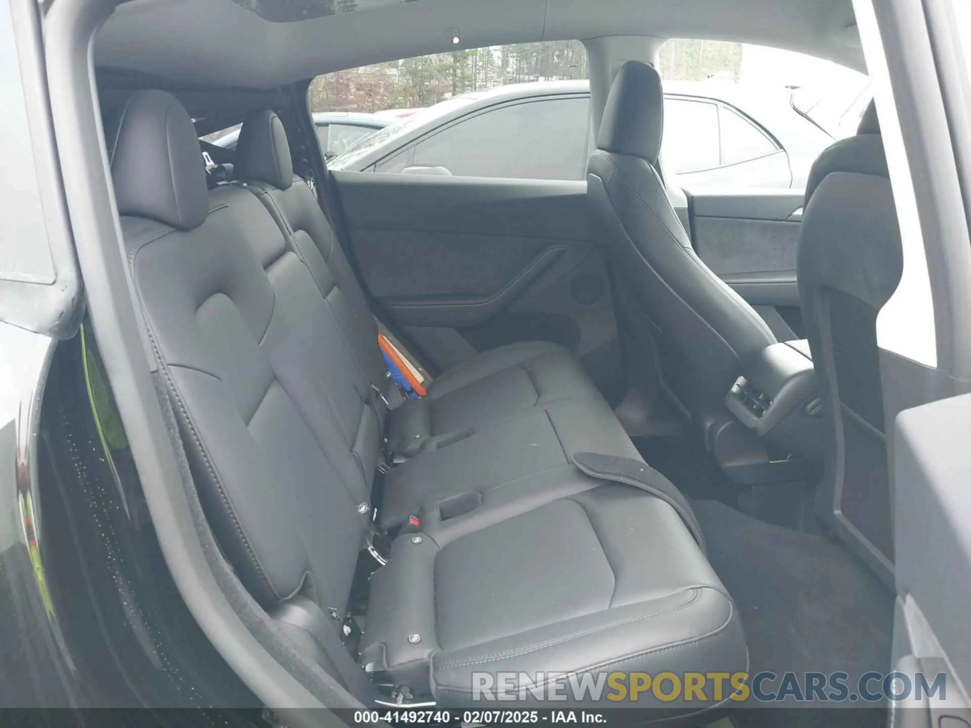 8 Photograph of a damaged car 7SAYGDEDXSA349480 TESLA MODEL Y 2025