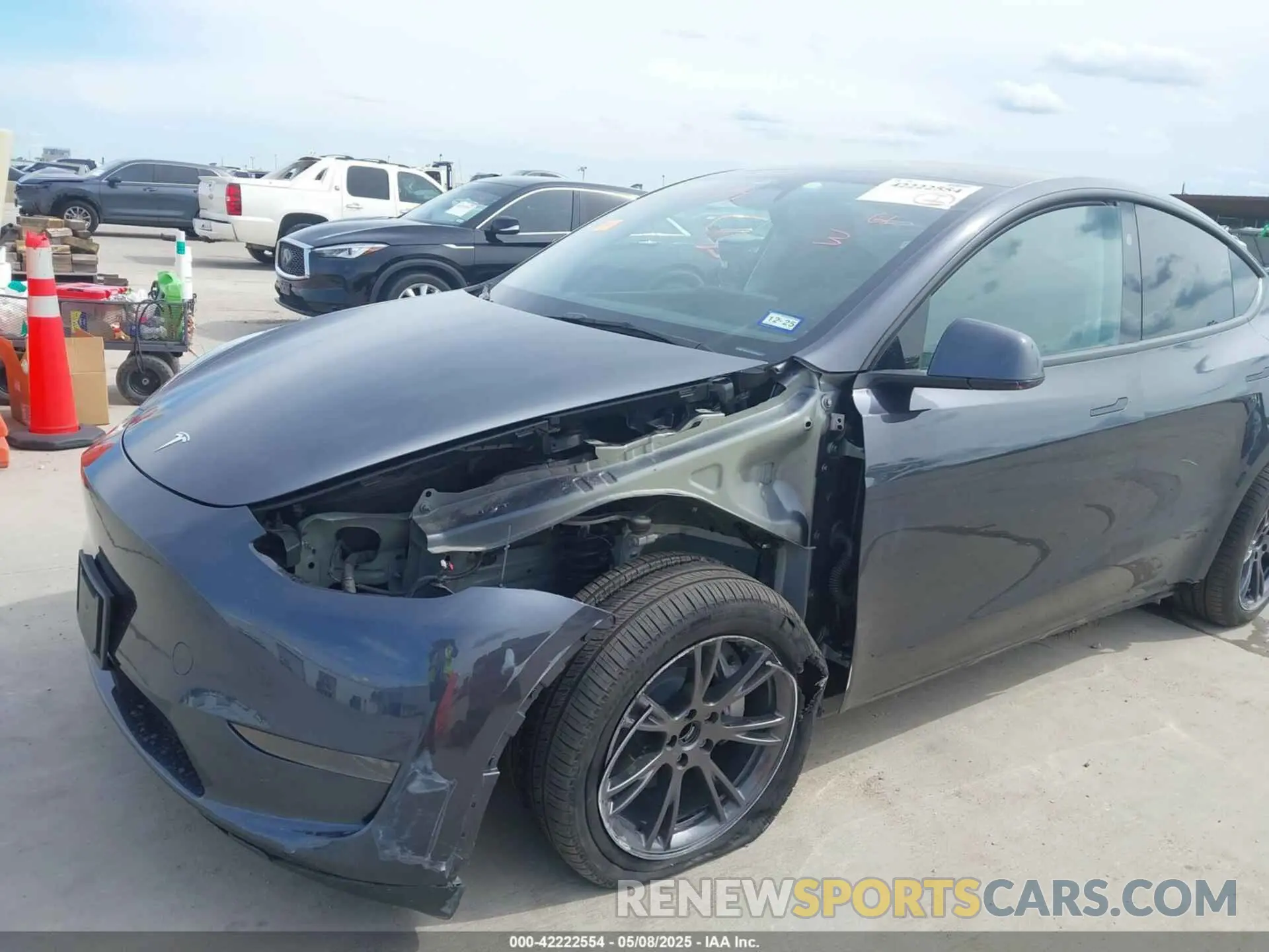 6 Photograph of a damaged car 7SAYGDEDXSA355554 TESLA MODEL Y 2025