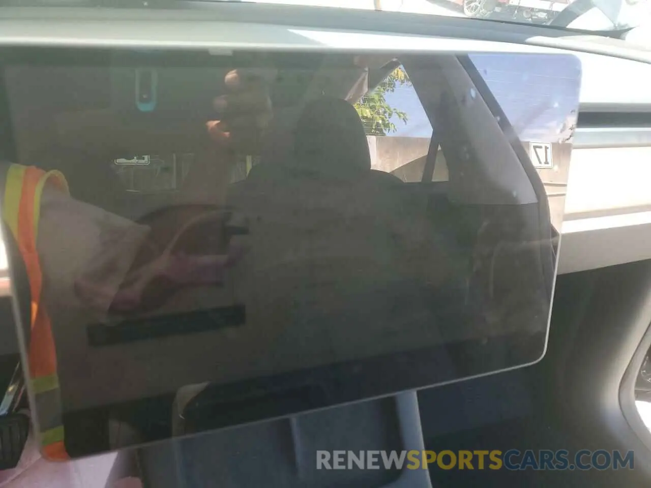 9 Photograph of a damaged car 7SAYGDEDXSA369549 TESLA MODEL Y 2025