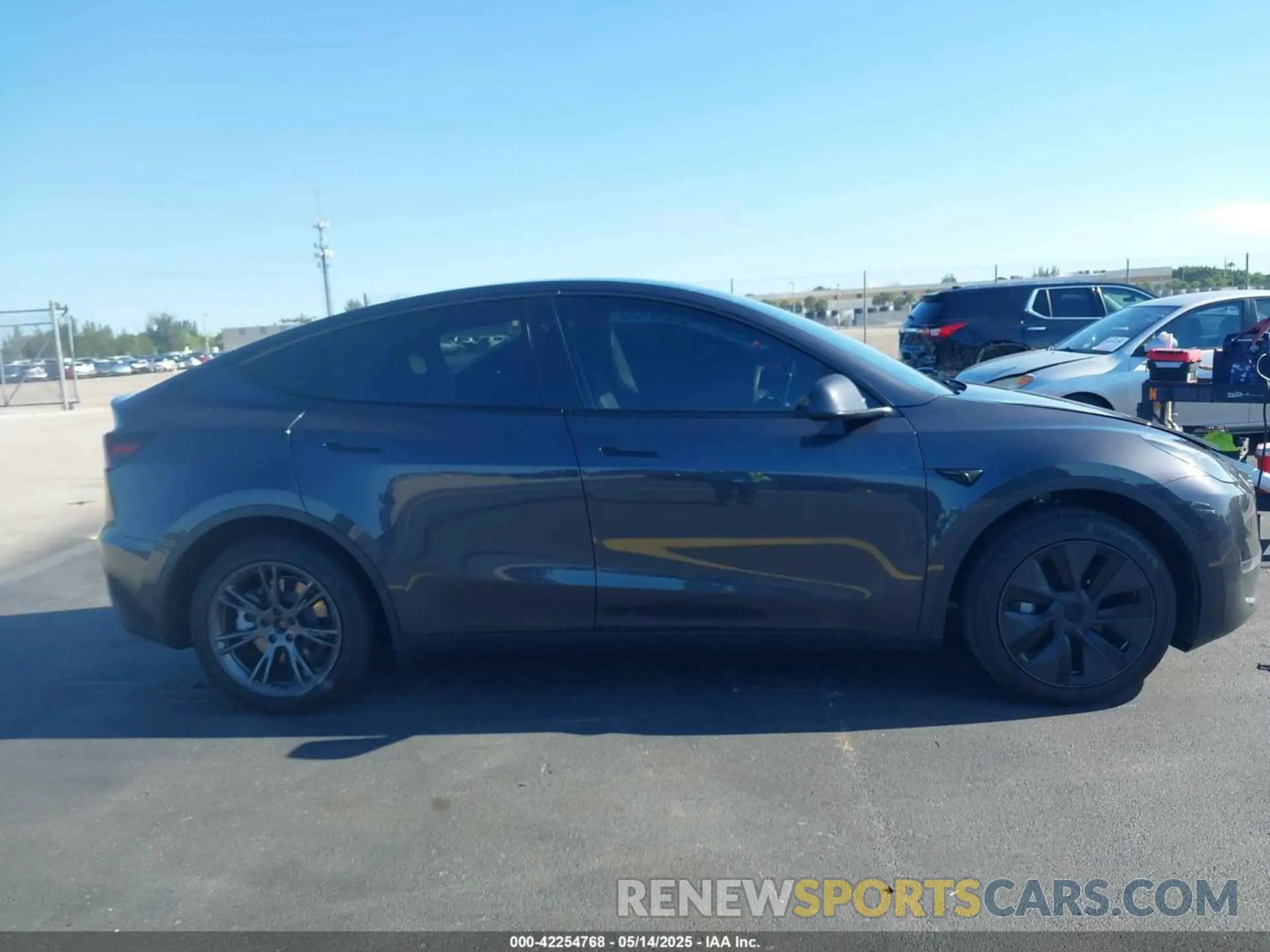 13 Photograph of a damaged car 7SAYGDEDXSF226619 TESLA MODEL Y 2025