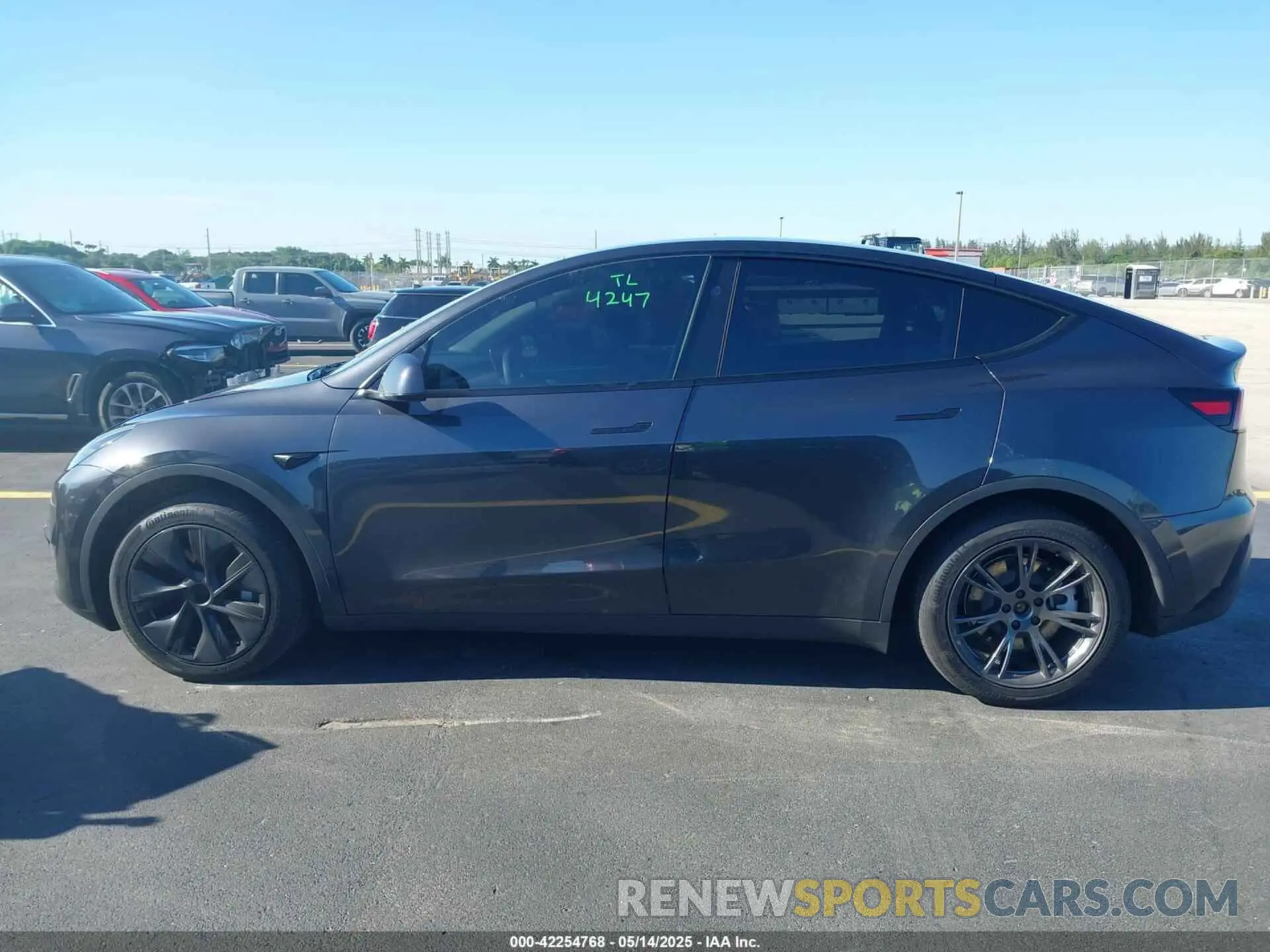 14 Photograph of a damaged car 7SAYGDEDXSF226619 TESLA MODEL Y 2025
