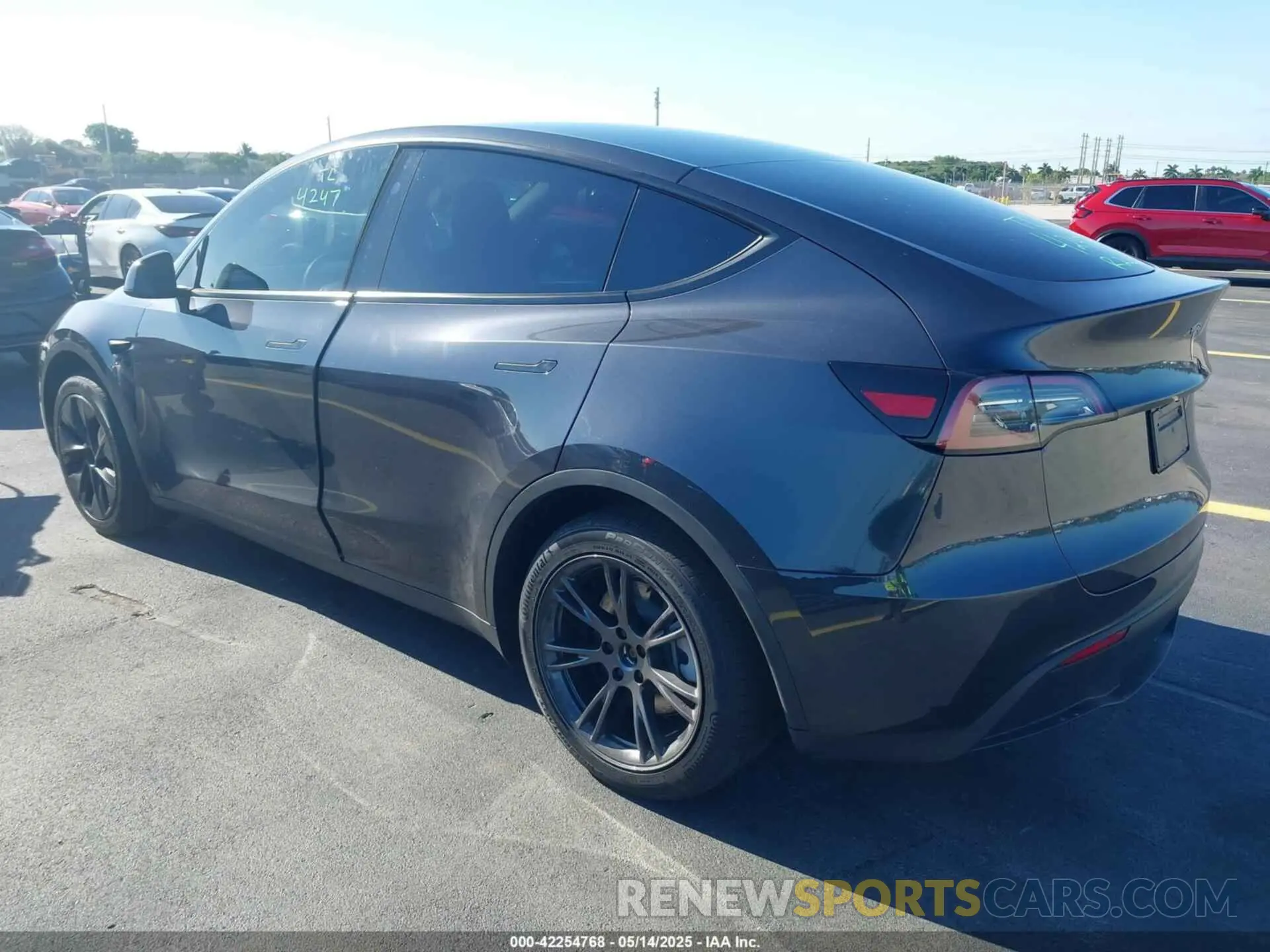 3 Photograph of a damaged car 7SAYGDEDXSF226619 TESLA MODEL Y 2025