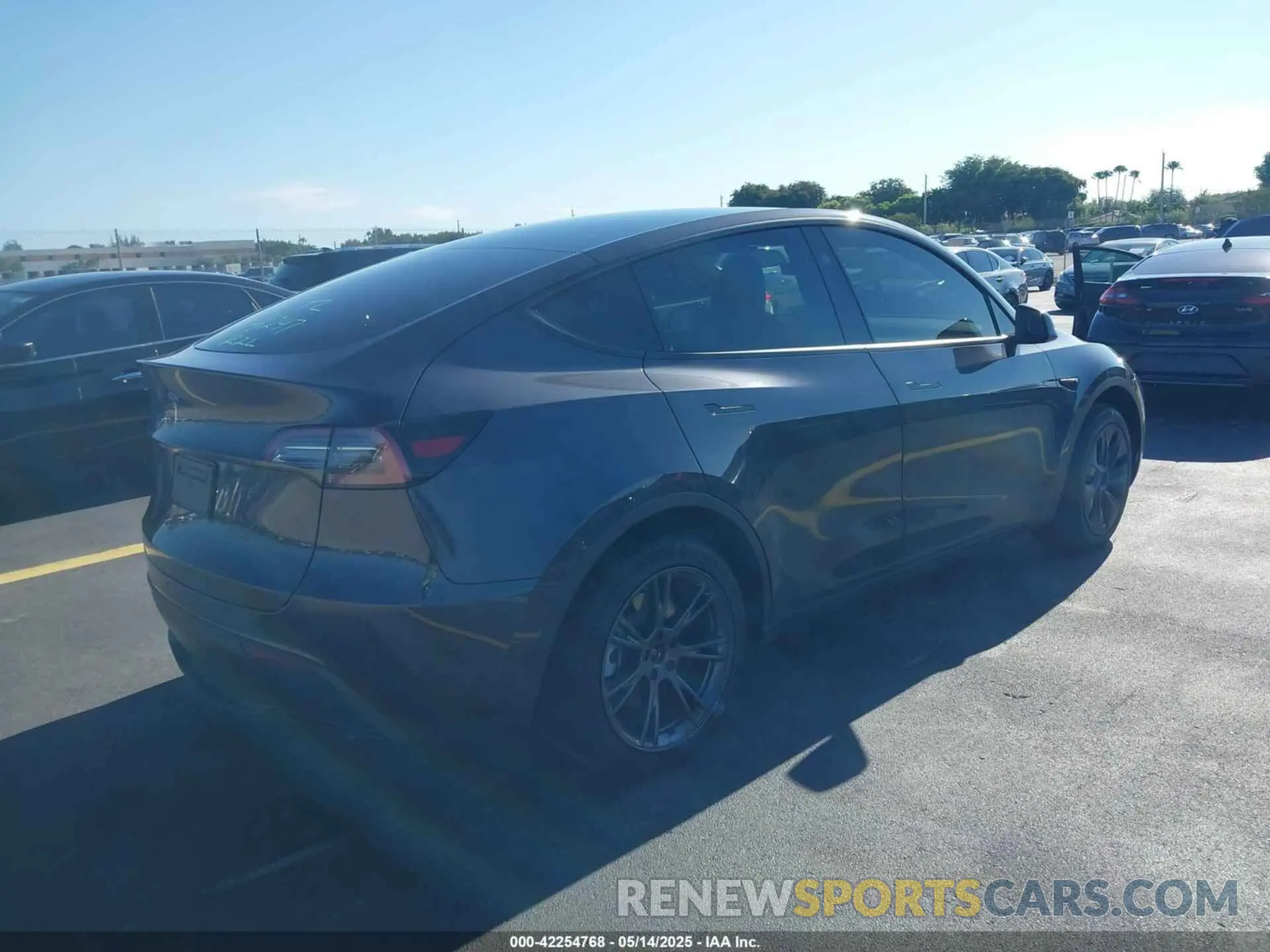 4 Photograph of a damaged car 7SAYGDEDXSF226619 TESLA MODEL Y 2025