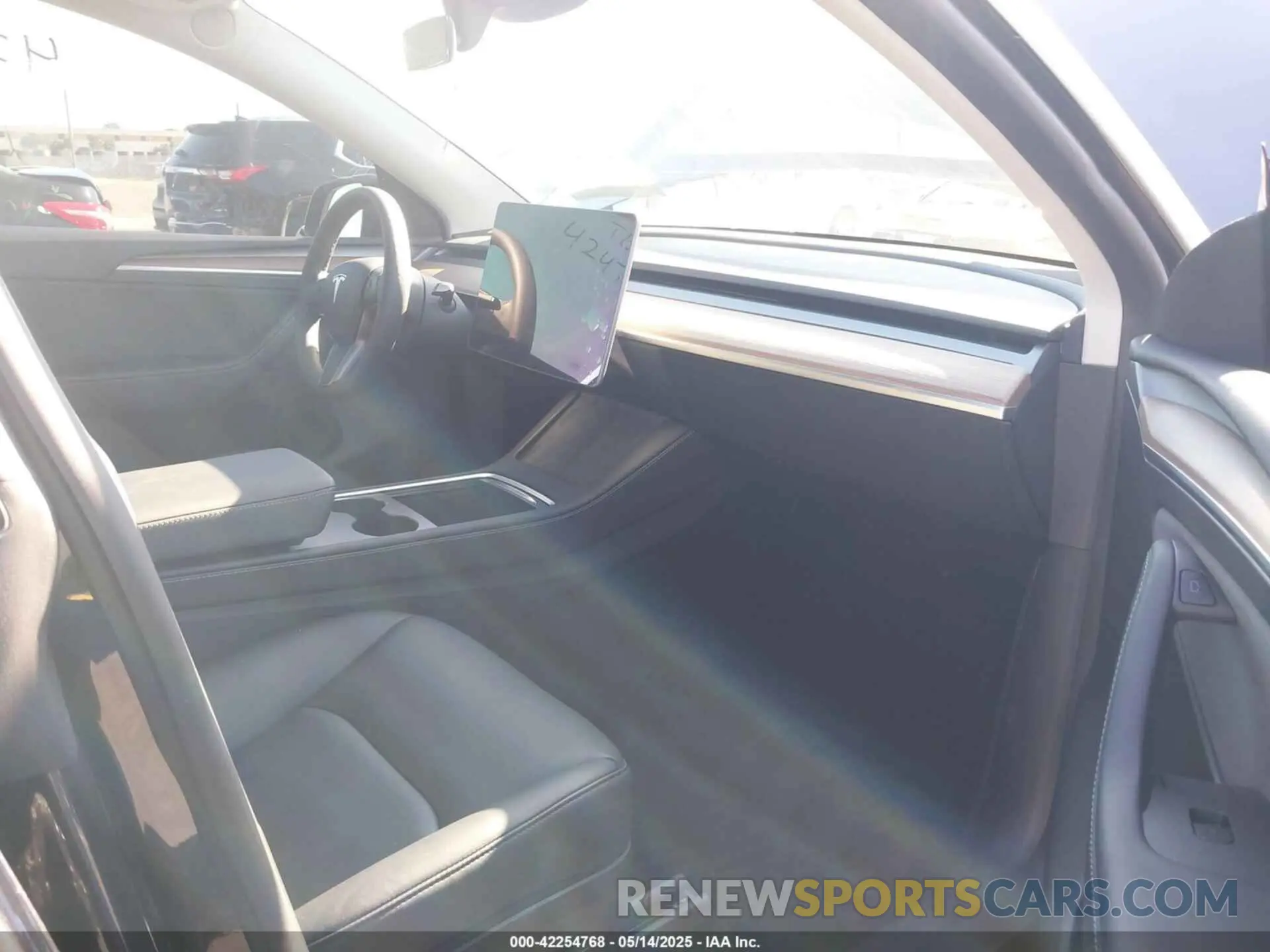 5 Photograph of a damaged car 7SAYGDEDXSF226619 TESLA MODEL Y 2025