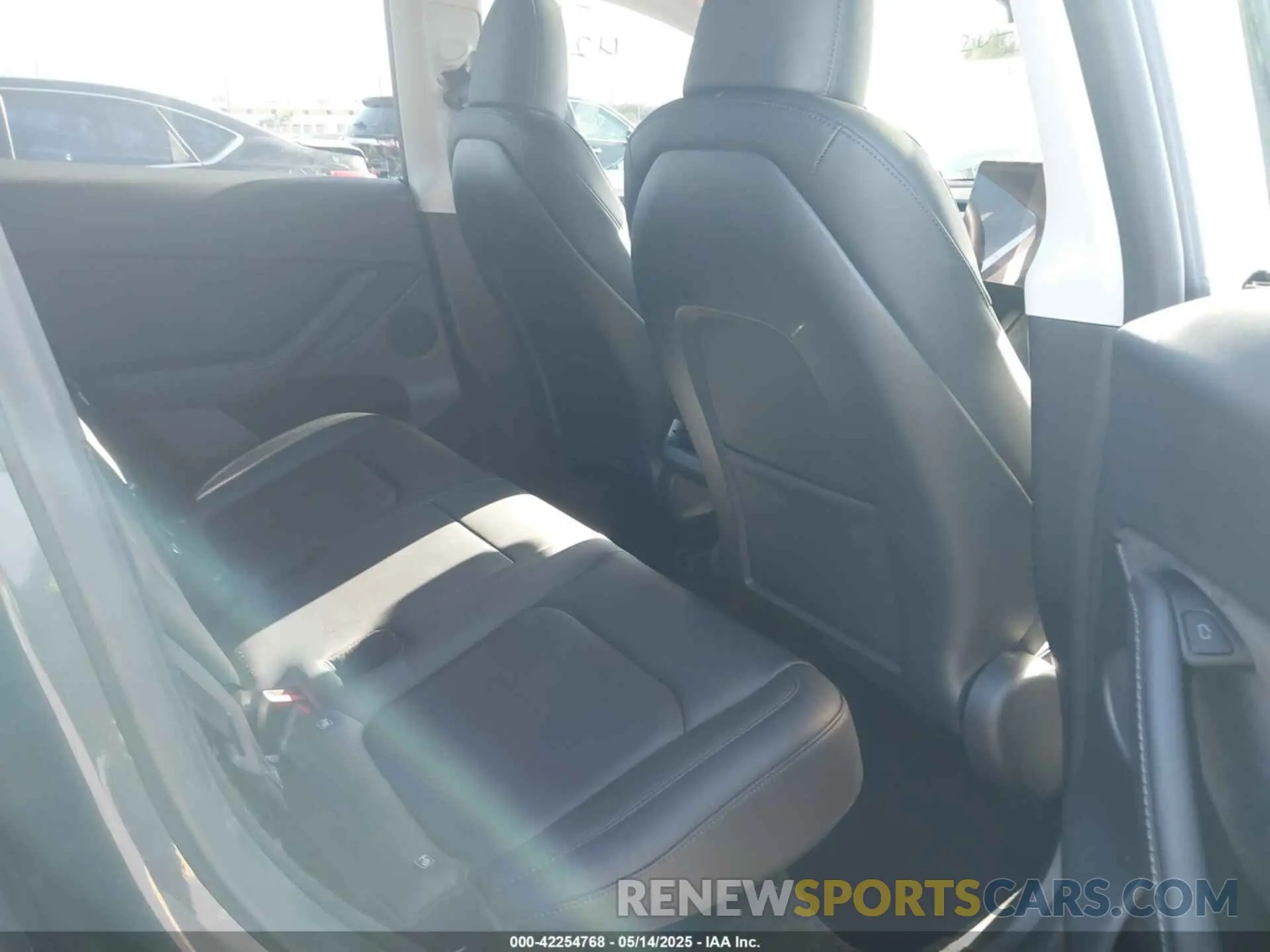 8 Photograph of a damaged car 7SAYGDEDXSF226619 TESLA MODEL Y 2025
