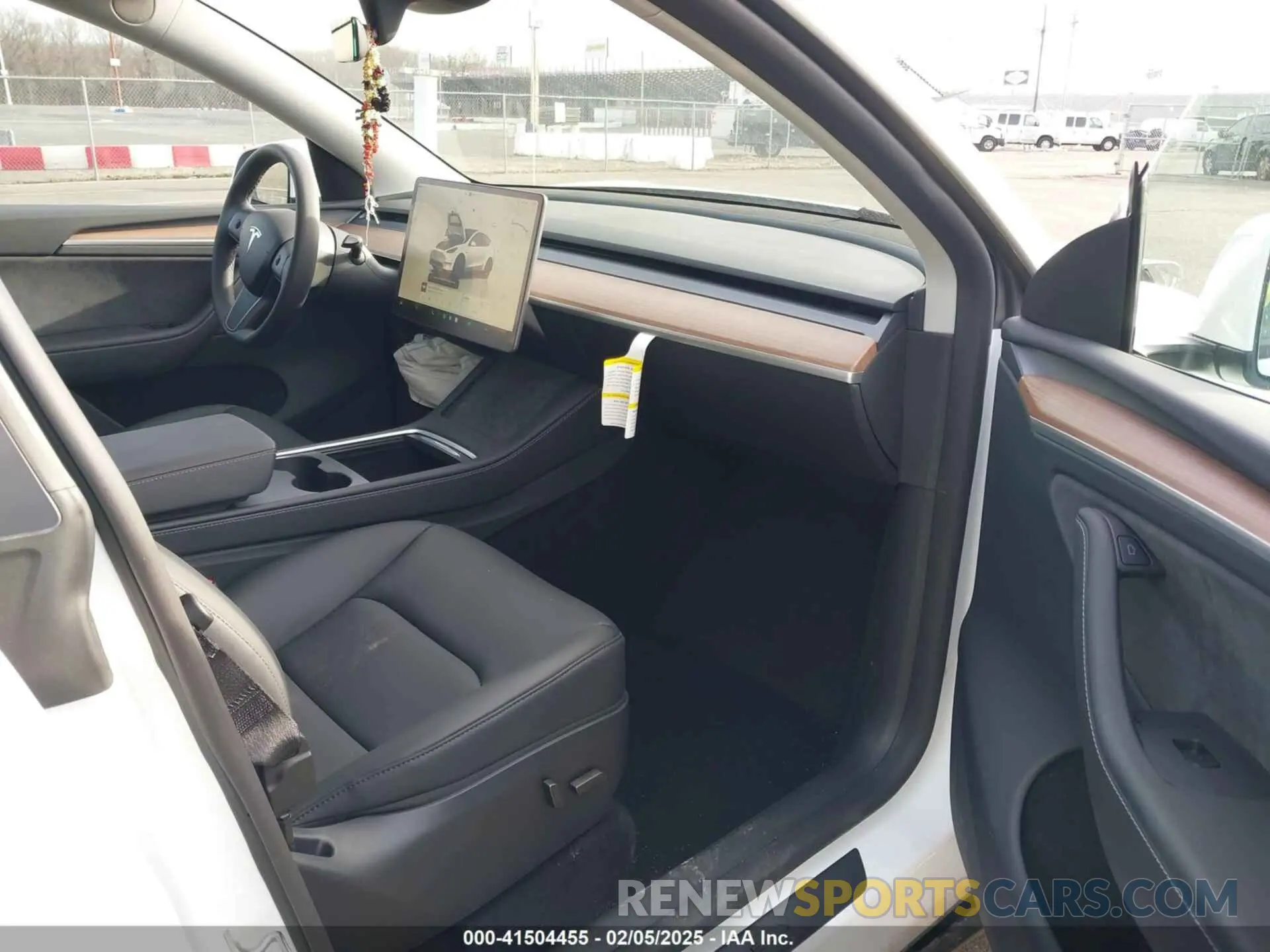 5 Photograph of a damaged car 7SAYGDEE1SA343429 TESLA MODEL Y 2025