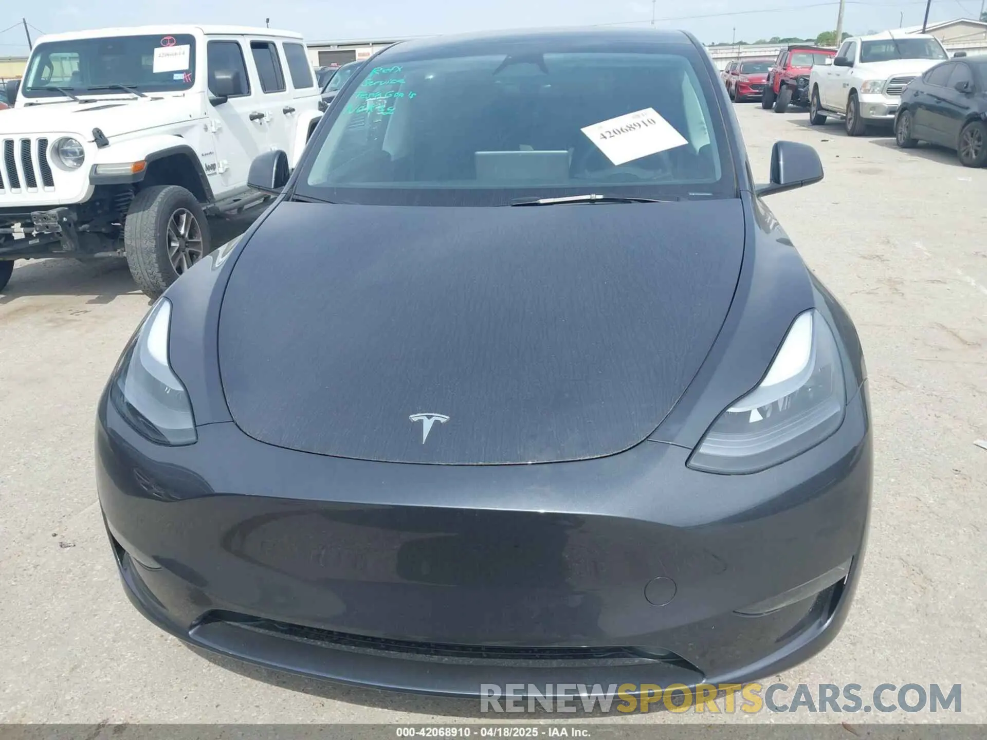 10 Photograph of a damaged car 7SAYGDEE1SA360909 TESLA MODEL Y 2025