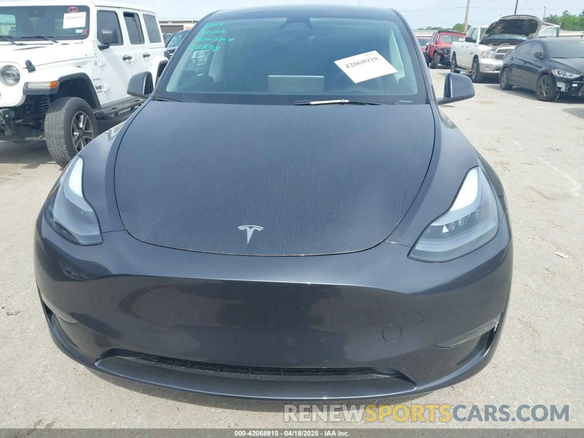 12 Photograph of a damaged car 7SAYGDEE1SA360909 TESLA MODEL Y 2025