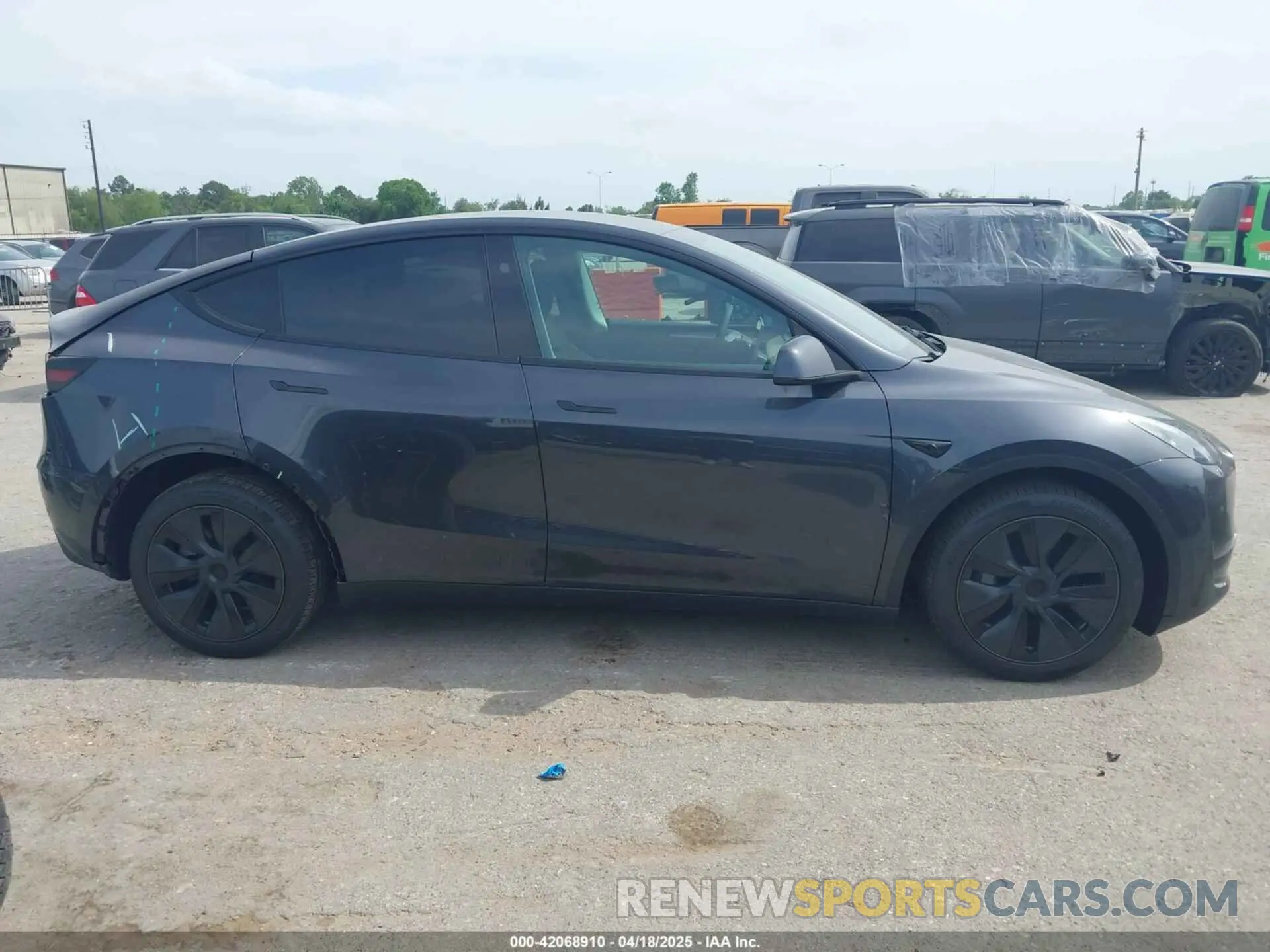13 Photograph of a damaged car 7SAYGDEE1SA360909 TESLA MODEL Y 2025