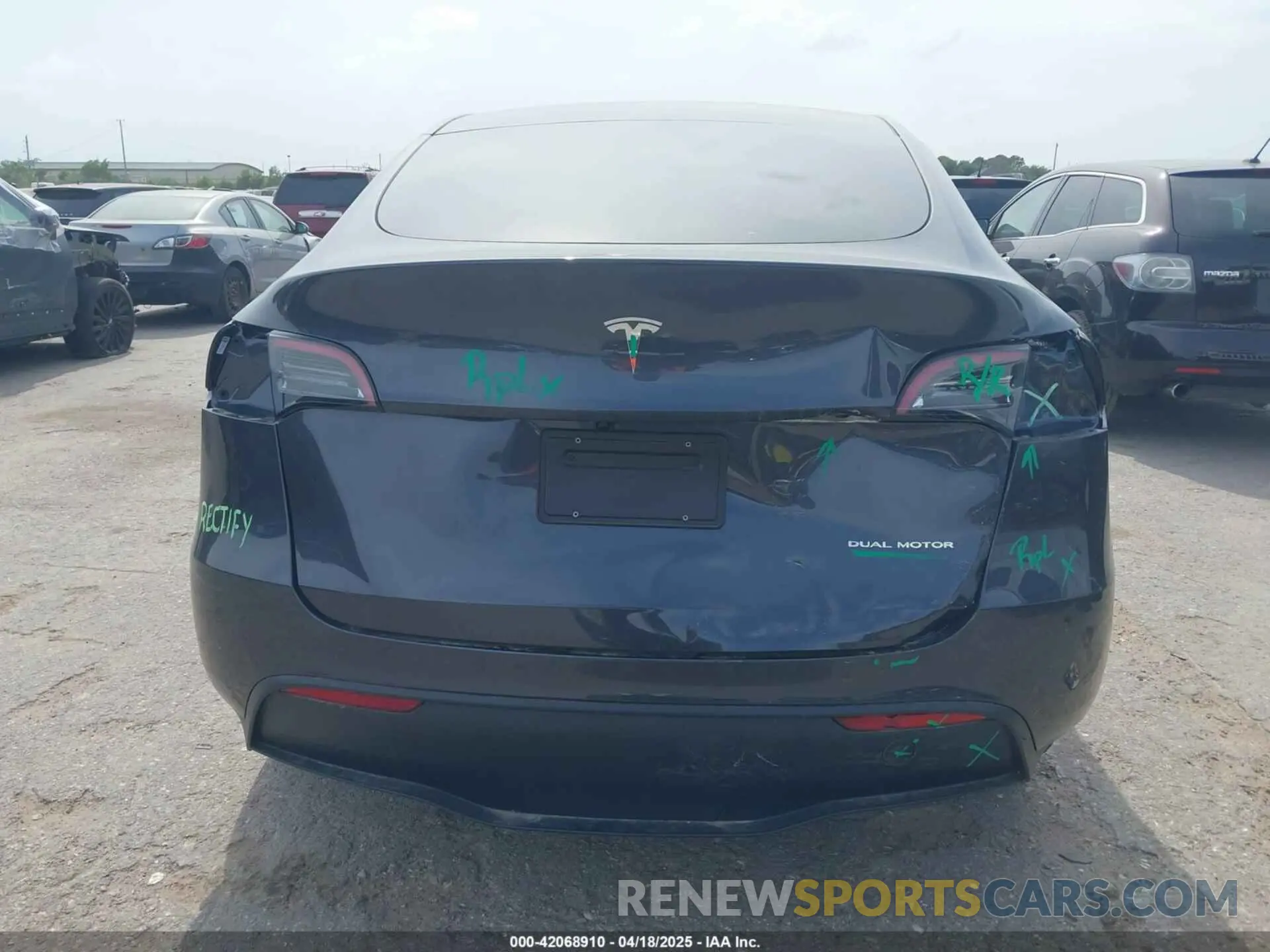 16 Photograph of a damaged car 7SAYGDEE1SA360909 TESLA MODEL Y 2025