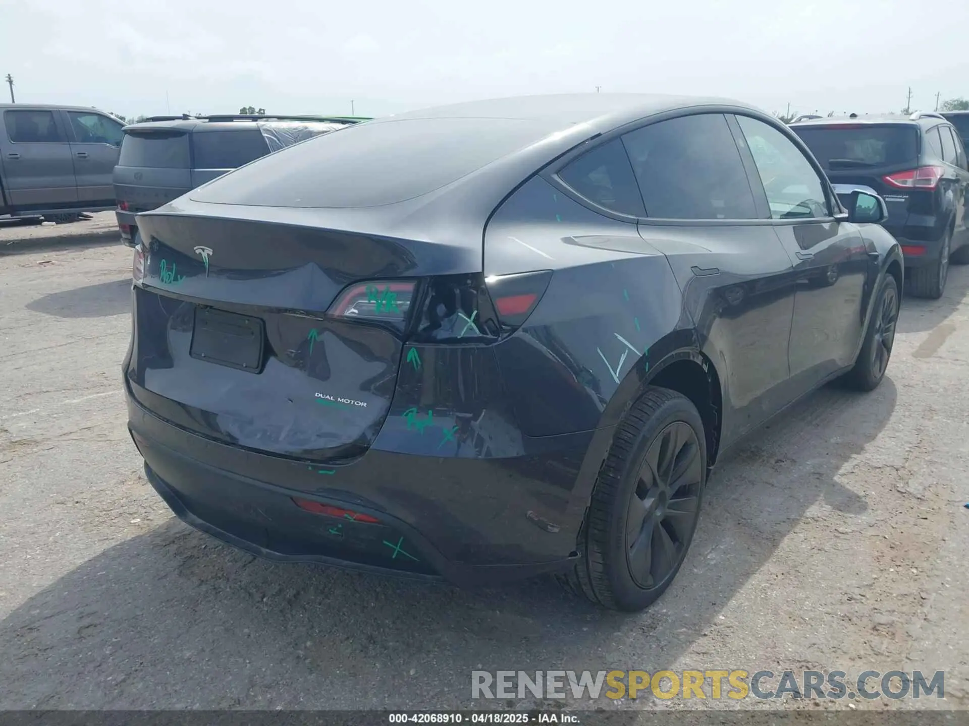 4 Photograph of a damaged car 7SAYGDEE1SA360909 TESLA MODEL Y 2025