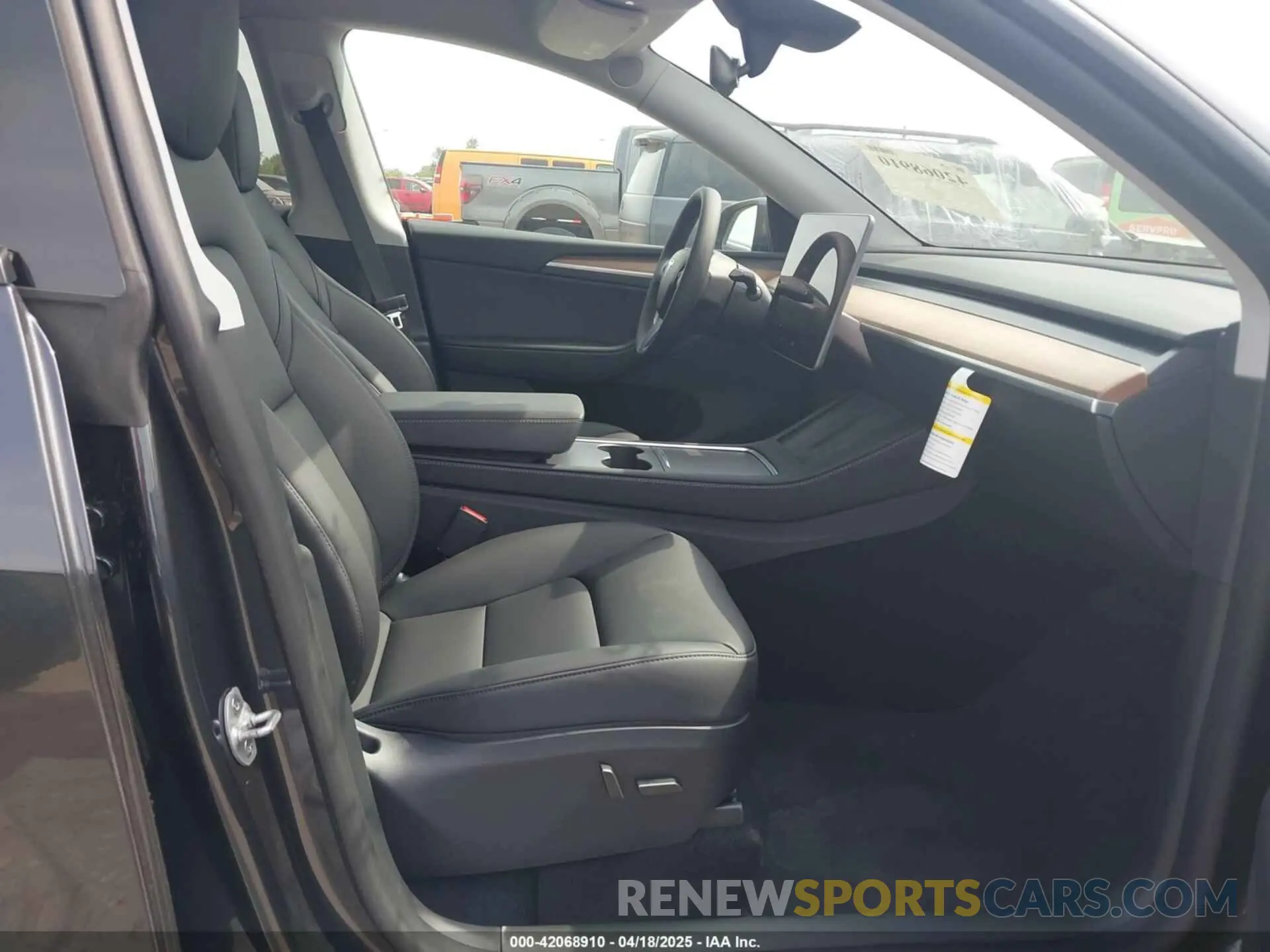 5 Photograph of a damaged car 7SAYGDEE1SA360909 TESLA MODEL Y 2025