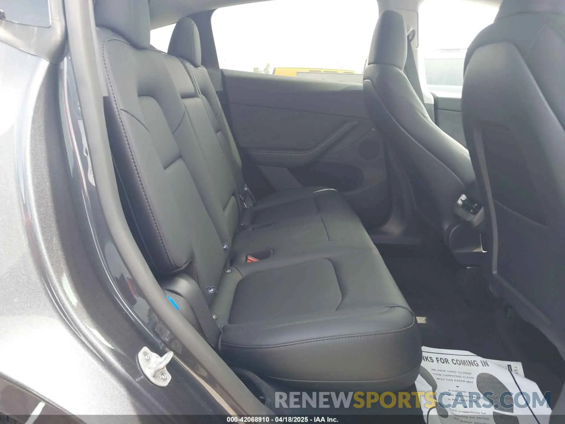 8 Photograph of a damaged car 7SAYGDEE1SA360909 TESLA MODEL Y 2025