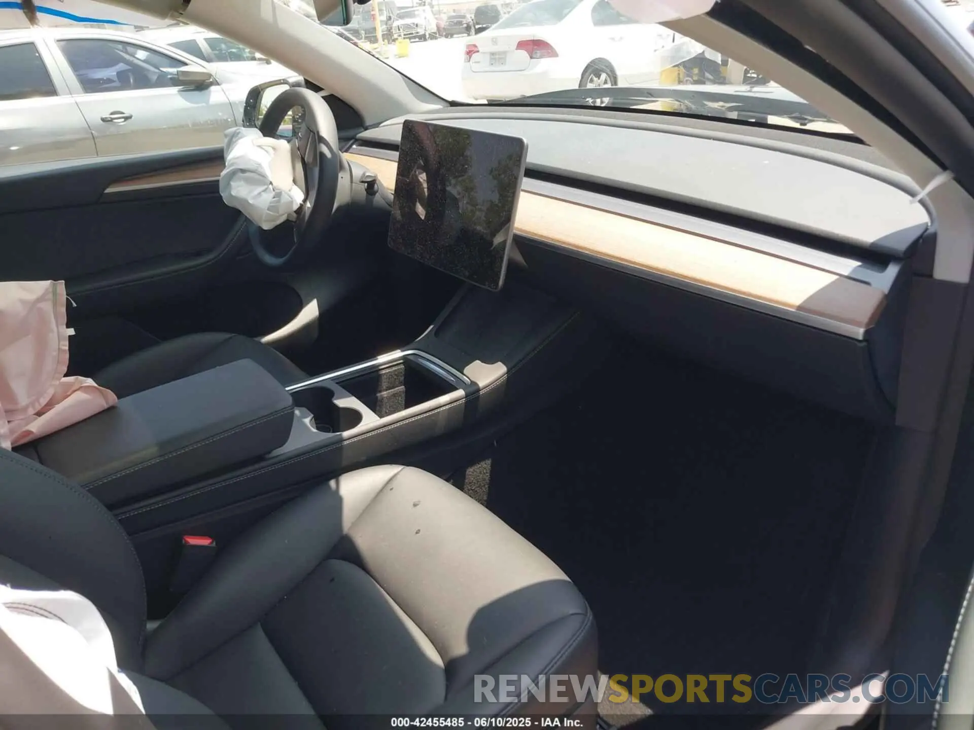 5 Photograph of a damaged car 7SAYGDEE1SF283932 TESLA MODEL Y 2025