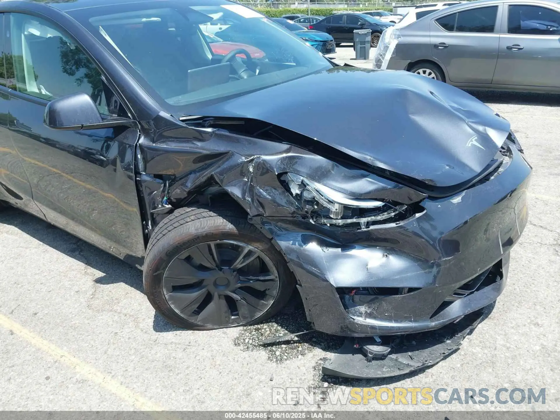 6 Photograph of a damaged car 7SAYGDEE1SF283932 TESLA MODEL Y 2025