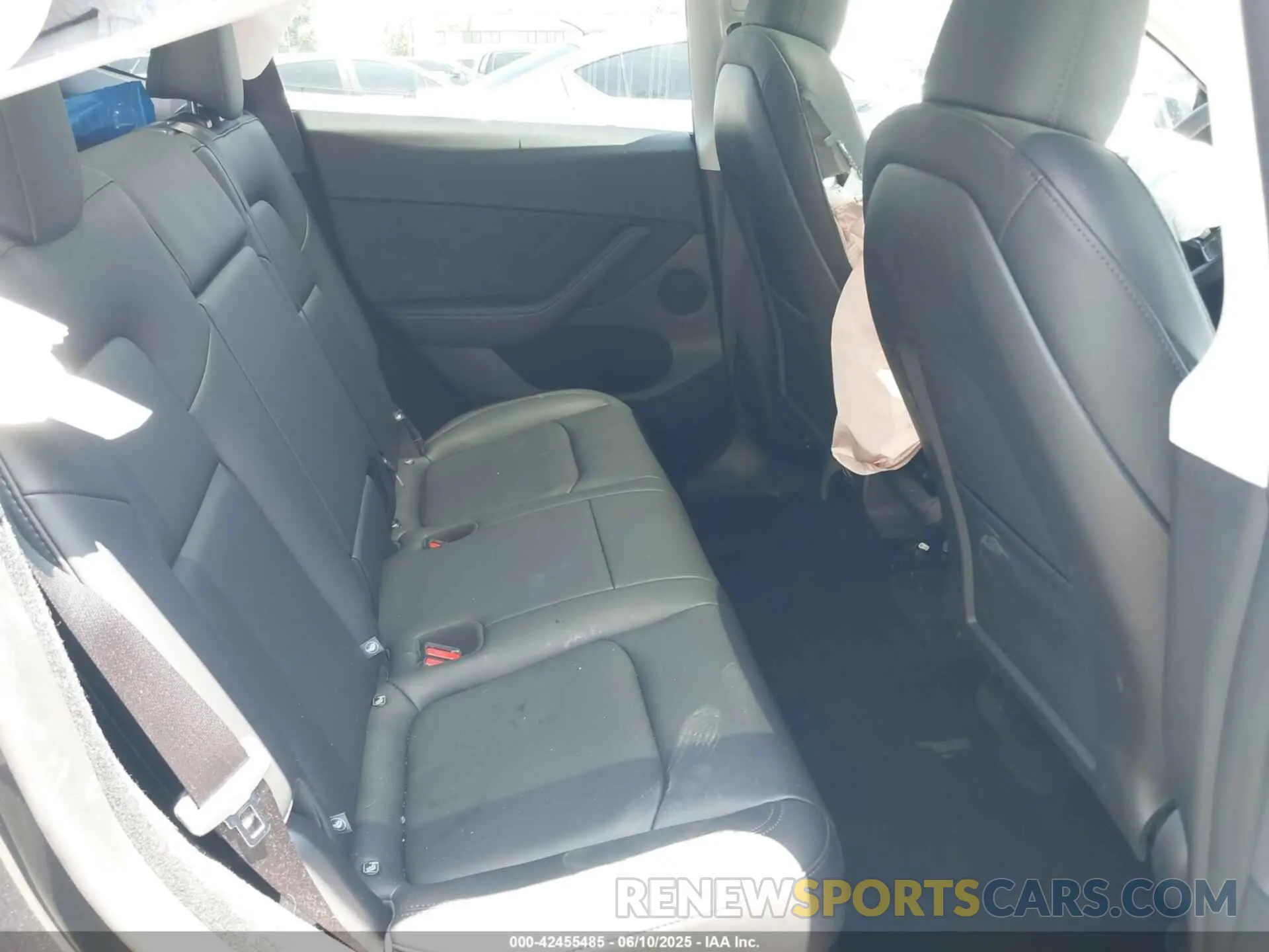 8 Photograph of a damaged car 7SAYGDEE1SF283932 TESLA MODEL Y 2025