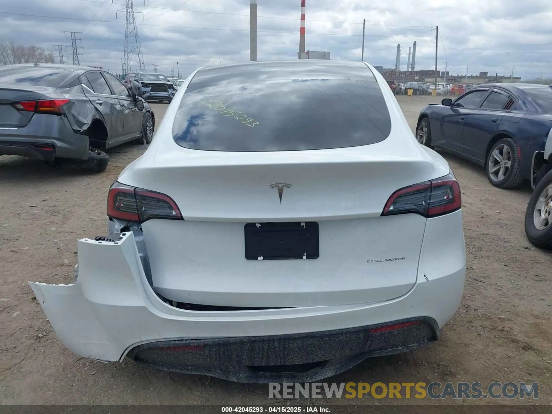 15 Photograph of a damaged car 7SAYGDEE1SF296292 TESLA MODEL Y 2025