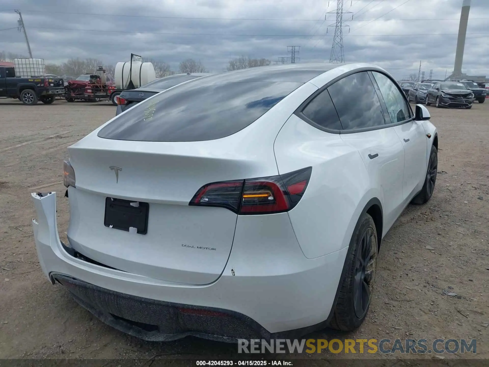 4 Photograph of a damaged car 7SAYGDEE1SF296292 TESLA MODEL Y 2025